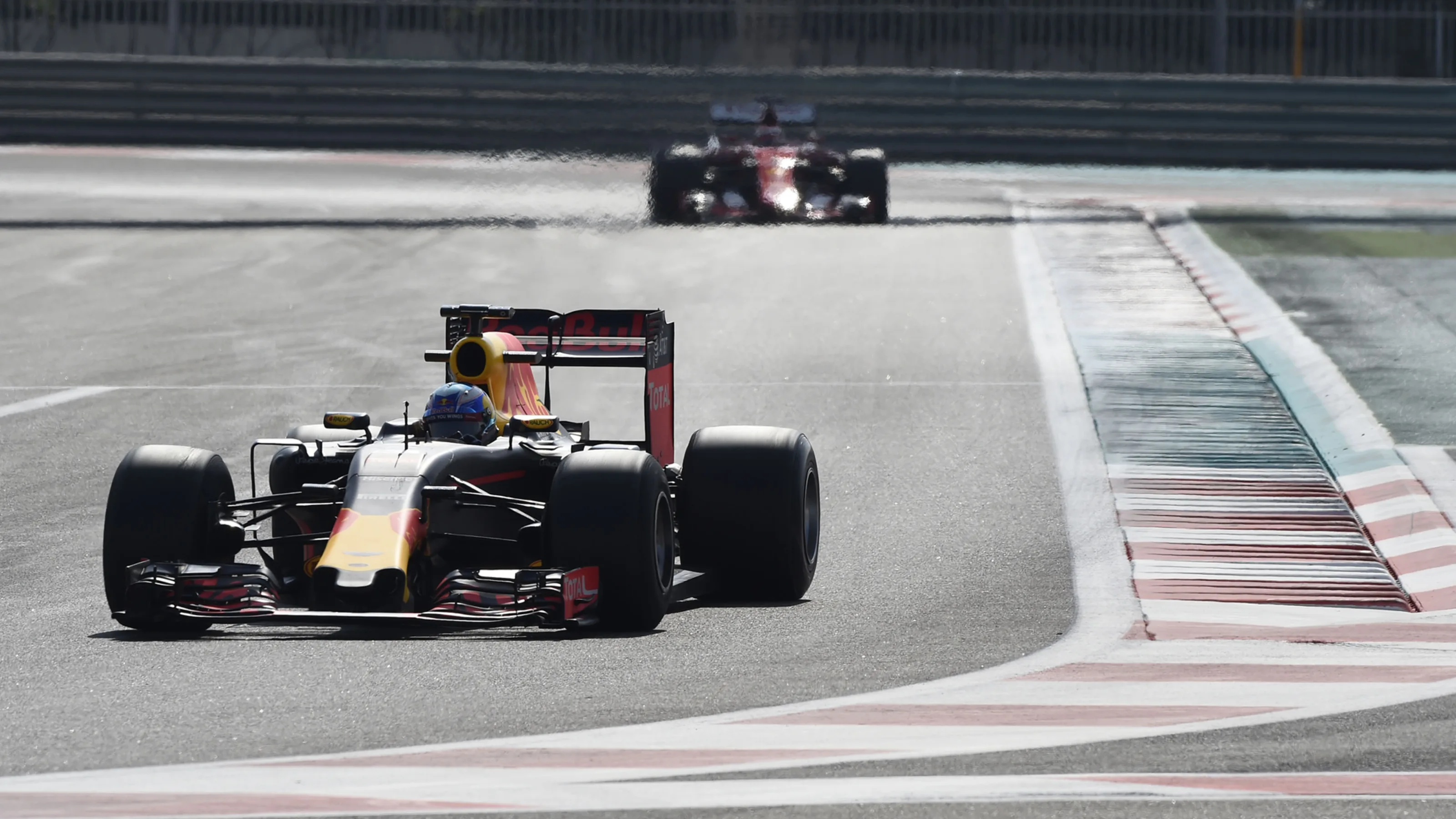 ABU DHABI 2017 TYRE TEST - ABU DHABI 29/11/2016  © FOTO STUDIO COLOMBO PER PIRELLI MEDIA (©