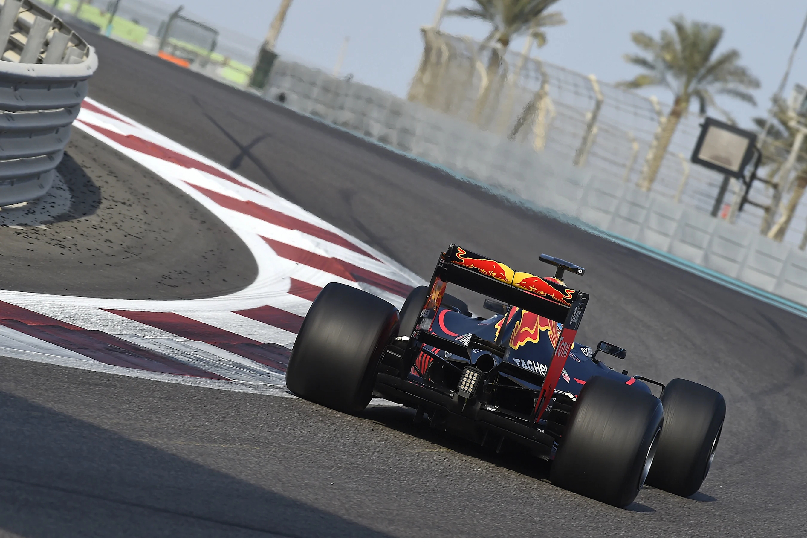 ABU DHABI 2017 TYRE TEST - ABU DHABI 29/11/2016  © FOTO STUDIO COLOMBO PER PIRELLI MEDIA (©
