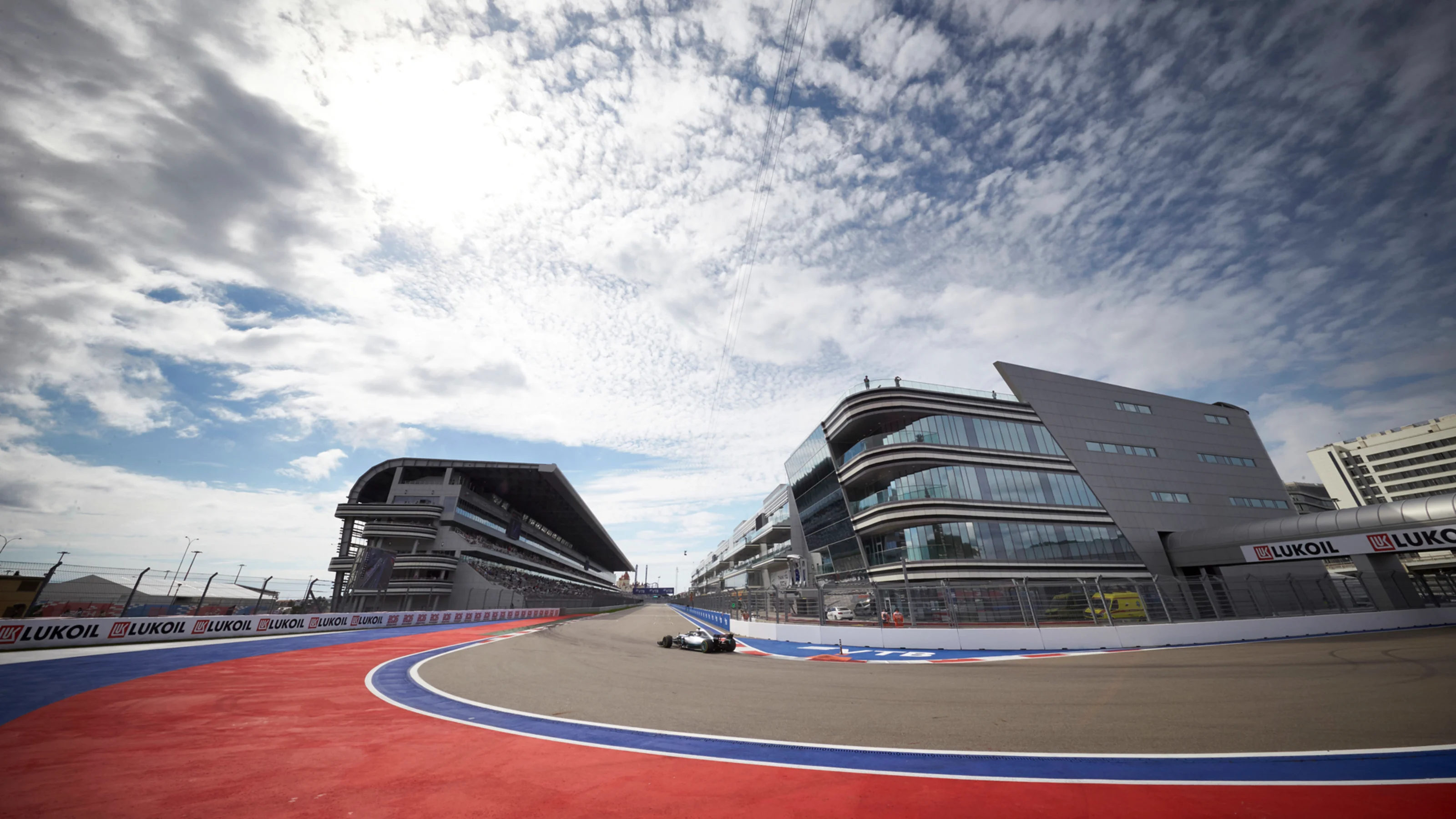 SOCHI AUTODROM, RUSSIAN FEDERATION - SEPTEMBER 28: Valtteri Bottas, Mercedes AMG F1 W09 EQ Power+