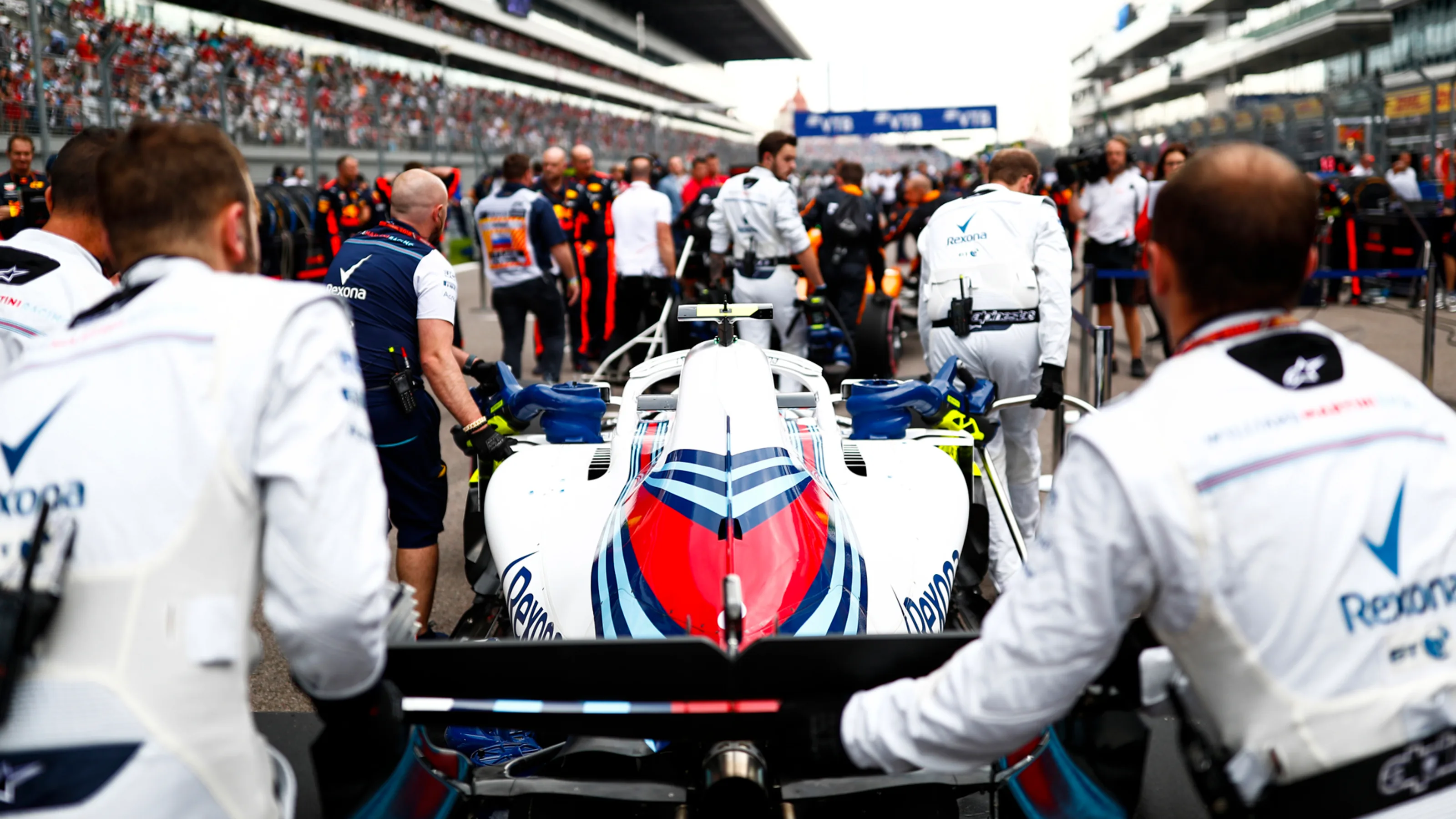 SOCHI AUTODROM, RUSSIAN FEDERATION - SEPTEMBER 30: Sergey Sirotkin, Williams FW41 being rolled onto