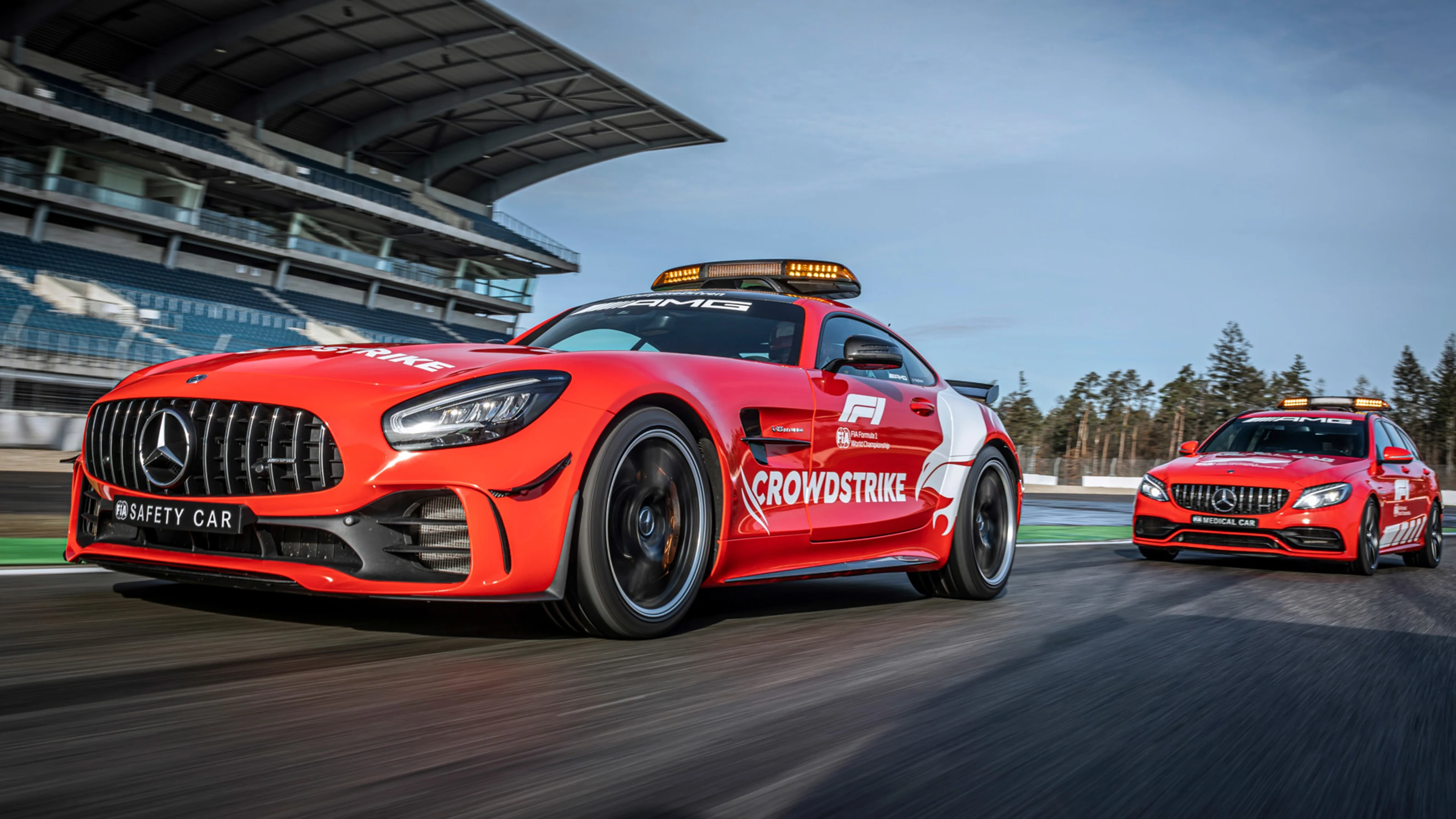 Neues Design für Mercedes-AMG Official FIA F1 Safety Car™ und Medical Car™ / Mercedes-AMG GT R