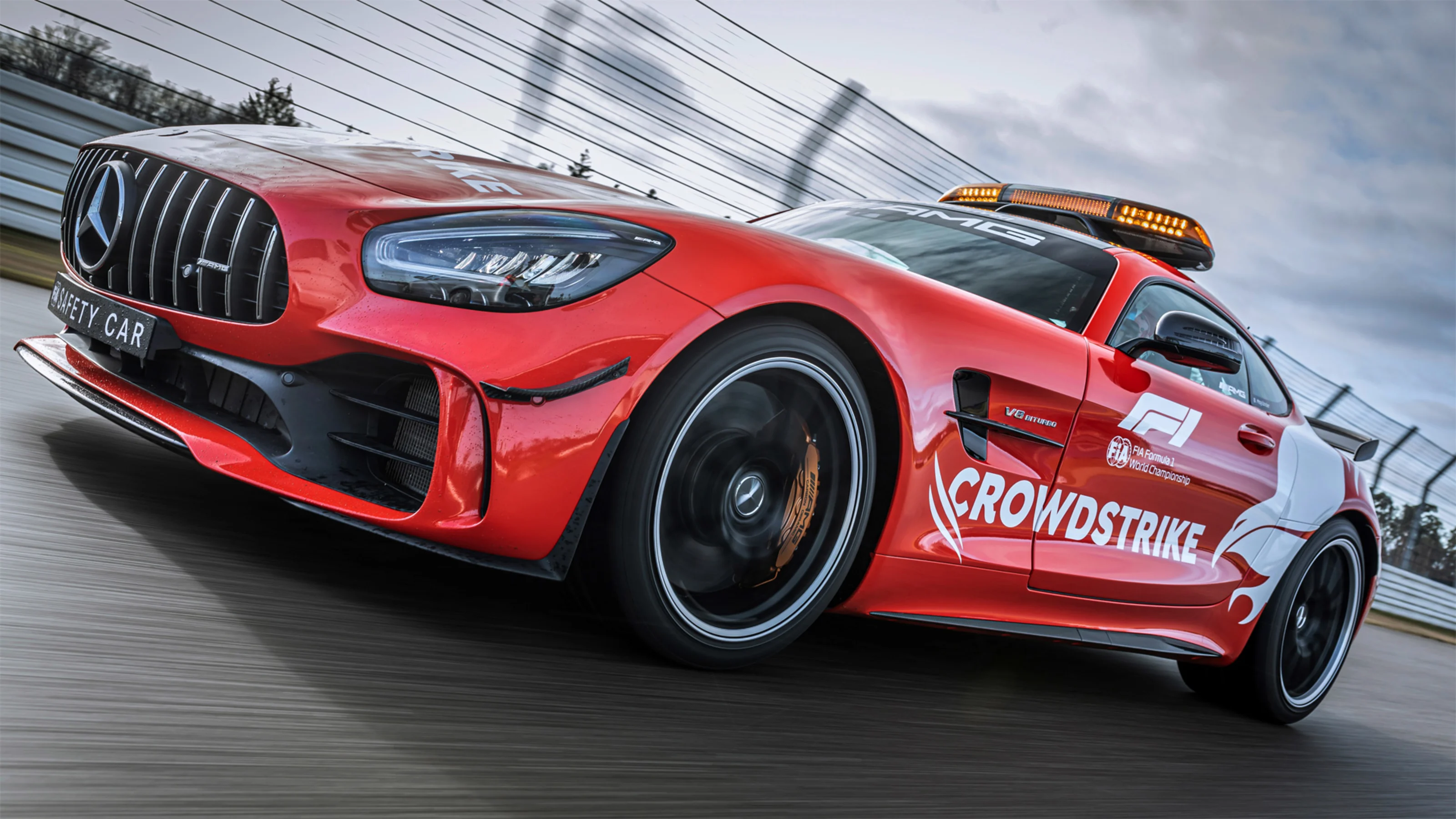Neues Design für Mercedes-AMG Official FIA F1 Safety Car™ und Medical Car™ / Mercedes-AMG GT R
