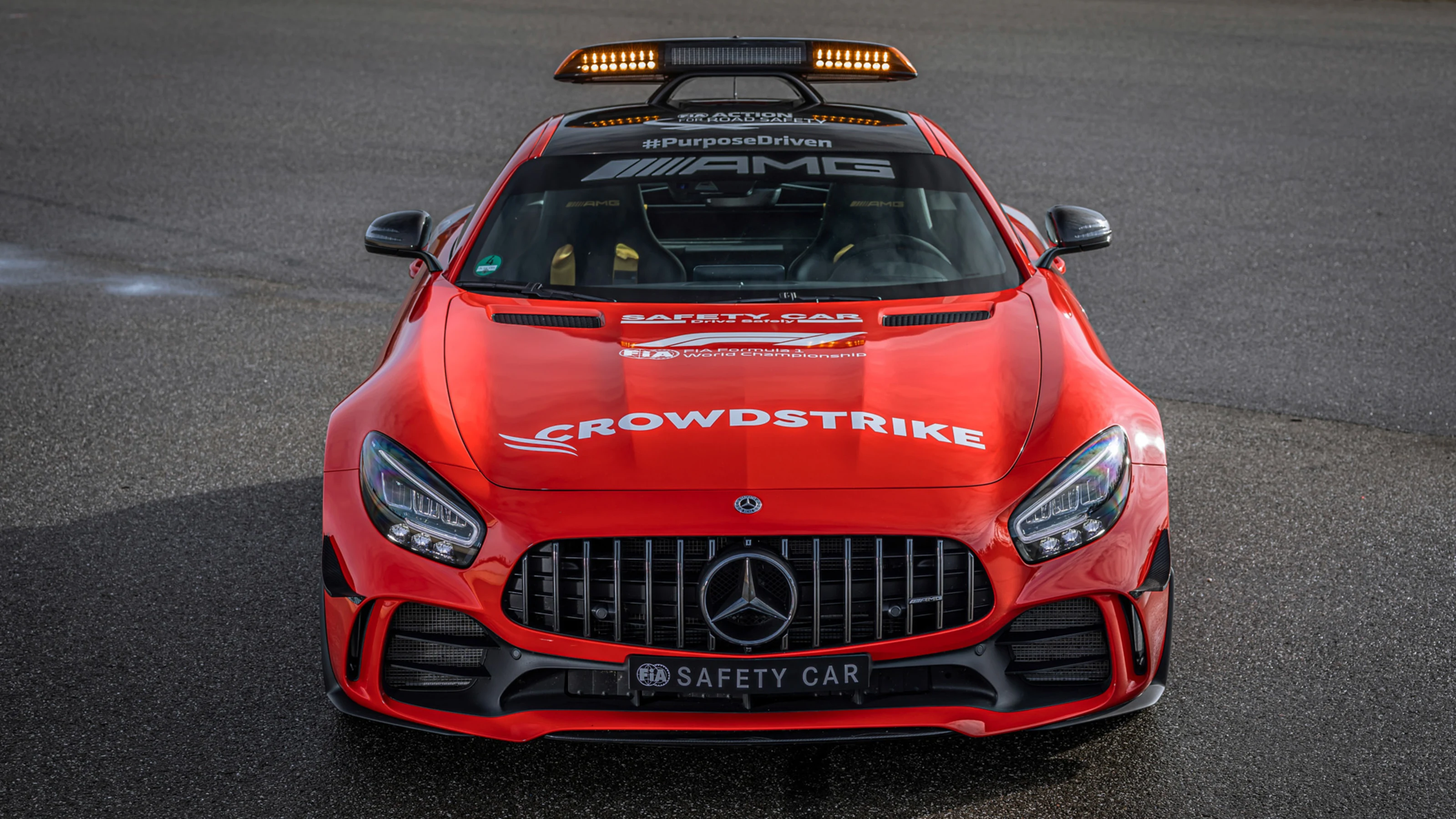 Neues Design für Mercedes-AMG Official FIA F1 Safety Car™ und Medical Car™ / Mercedes-AMG GT R