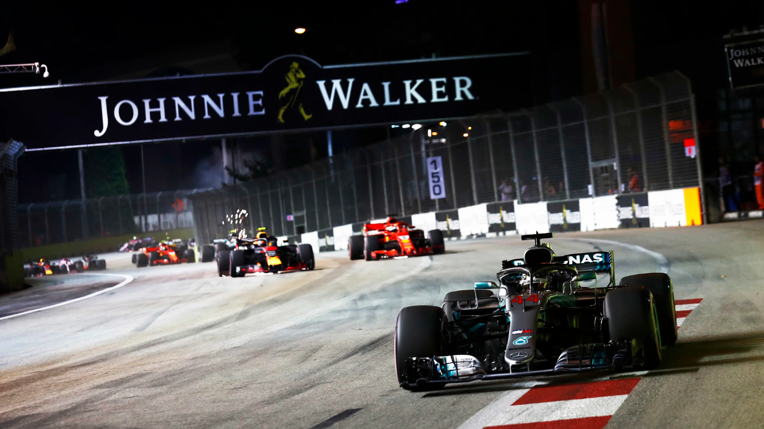 SINGAPORE STREET CIRCUIT, SINGAPORE - SEPTEMBER 16: Lewis Hamilton, Mercedes AMG F1 W09 EQ Power+,