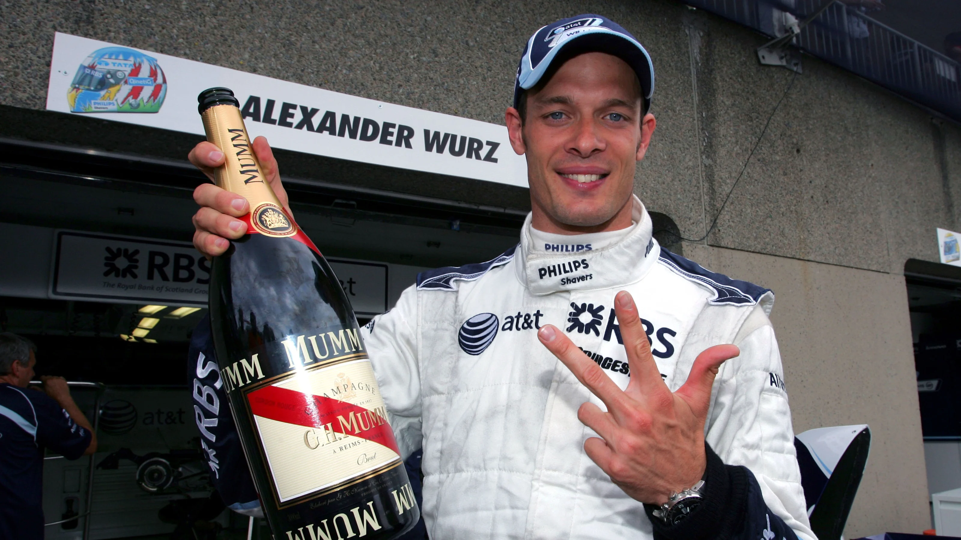 Alex Wurz (AUT) Williams celebrates finishing in 3rd position. Formula One World Championship, Rd