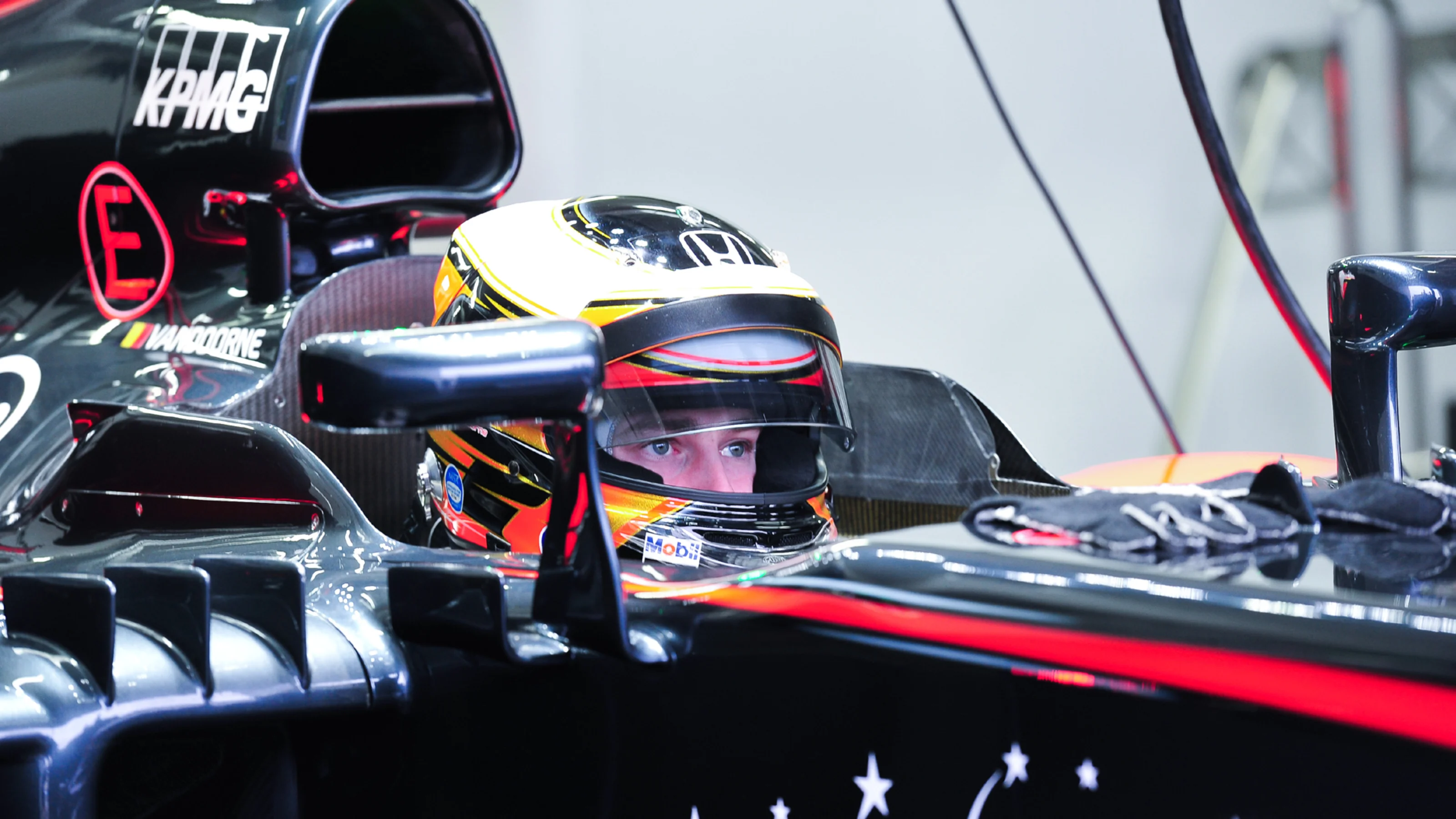 Stoffel Vandoorne (BEL) McLaren MP4-30 at Pirelli Formula One Wet Test, Day One, Paul Ricard,