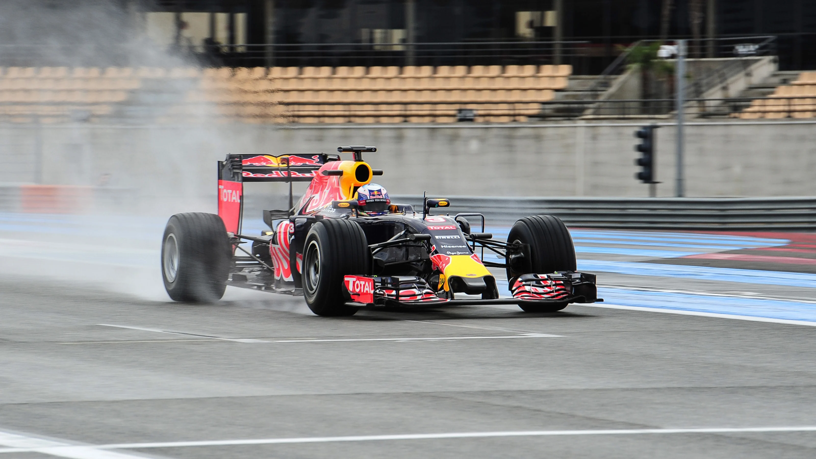 Daniel Ricciardo (AUS) Red Bull Racing RB11 at Pirelli Formula One Wet Test, Day One, Paul Ricard,