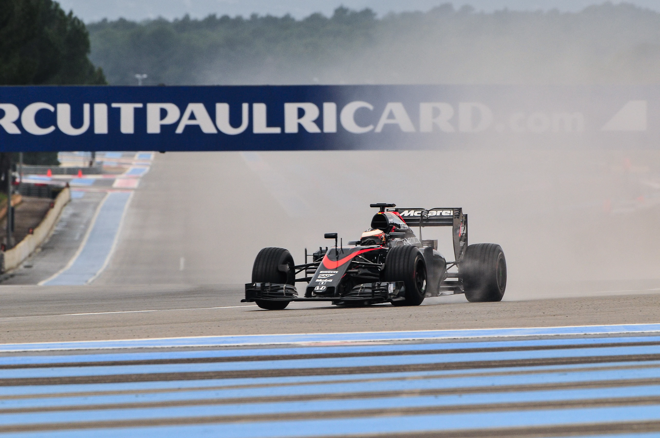 Stoffel Vandoorne (BEL) McLaren MP4-30 at Pirelli Formula One Wet Test, Day Two, Paul Ricard,