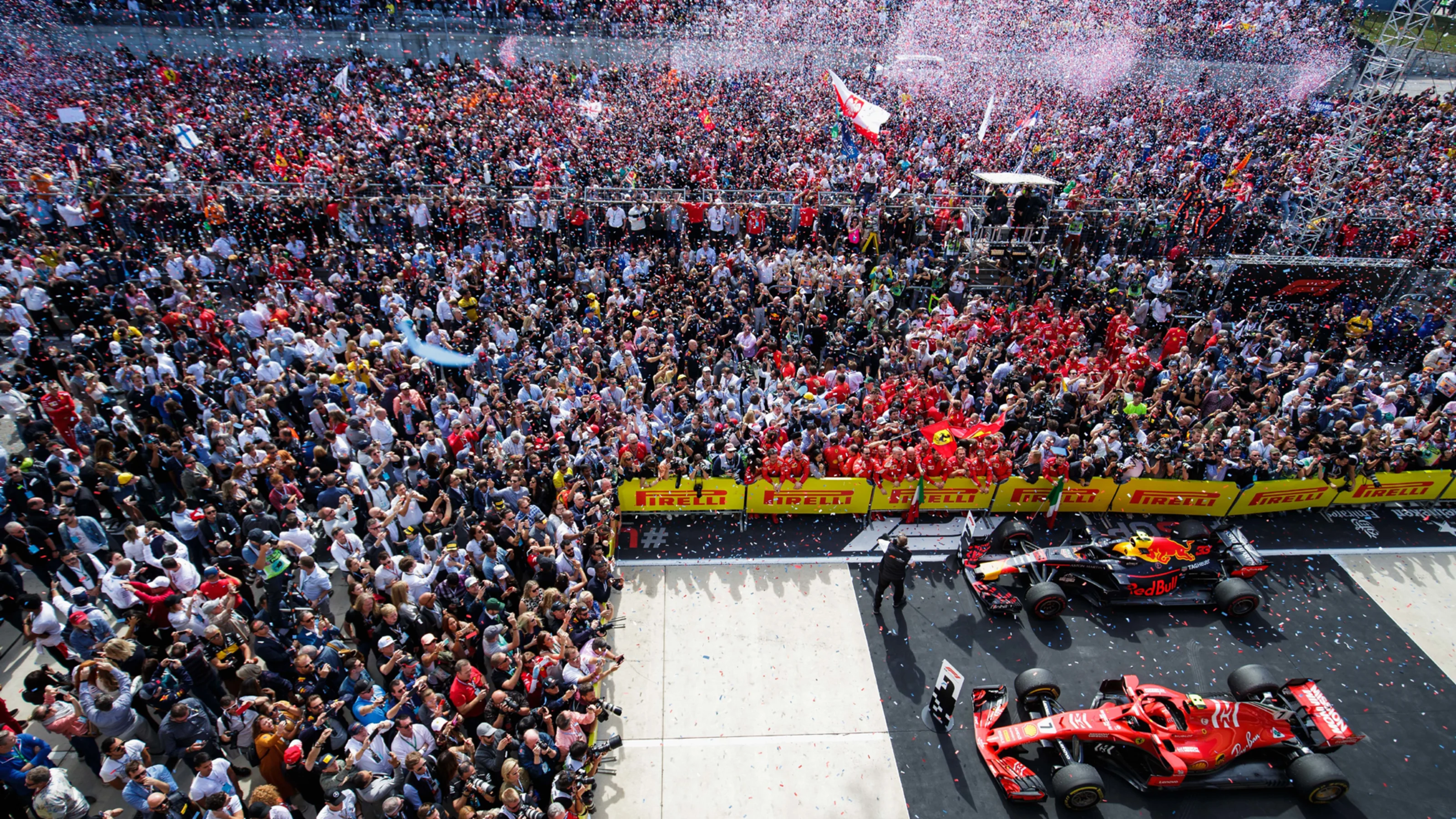 CIRCUIT OF THE AMERICAS, UNITED STATES OF AMERICA - OCTOBER 21: Cars and team members in and around