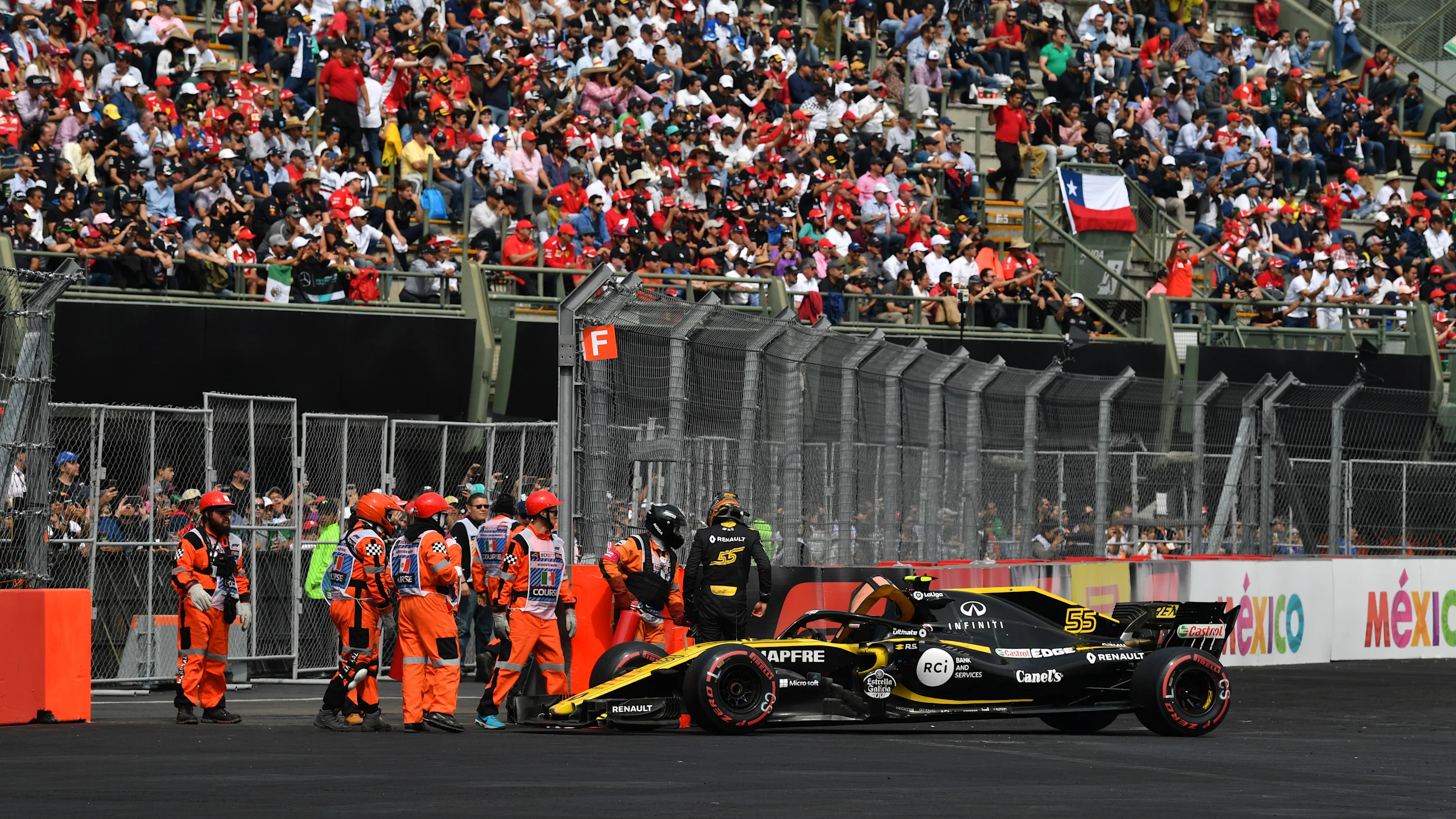 AUTODROMO HERMANOS RODRIGUEZ, MEXICO - OCTOBER 28: Carlos Sainz Jr, Renault Sport F1 Team R.S. 18