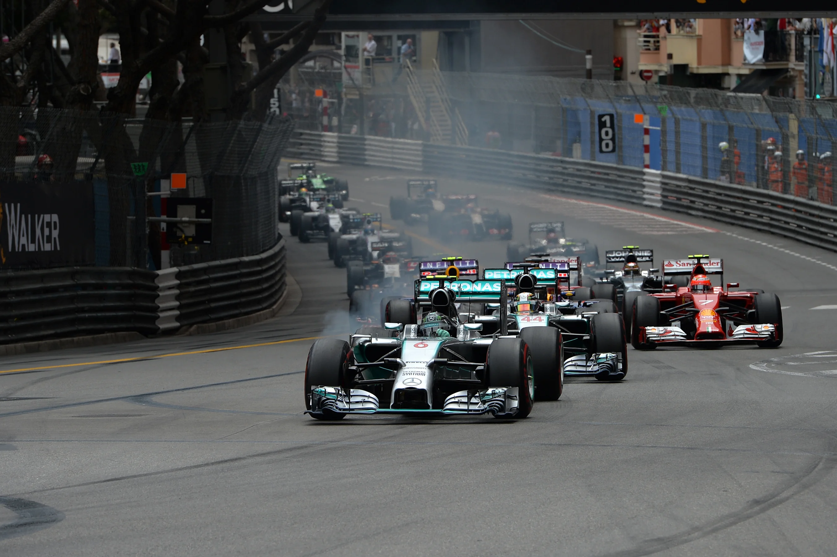 Nico Rosberg (GER) Mercedes AMG F1 W05 leads at the start of the race. Formula One World