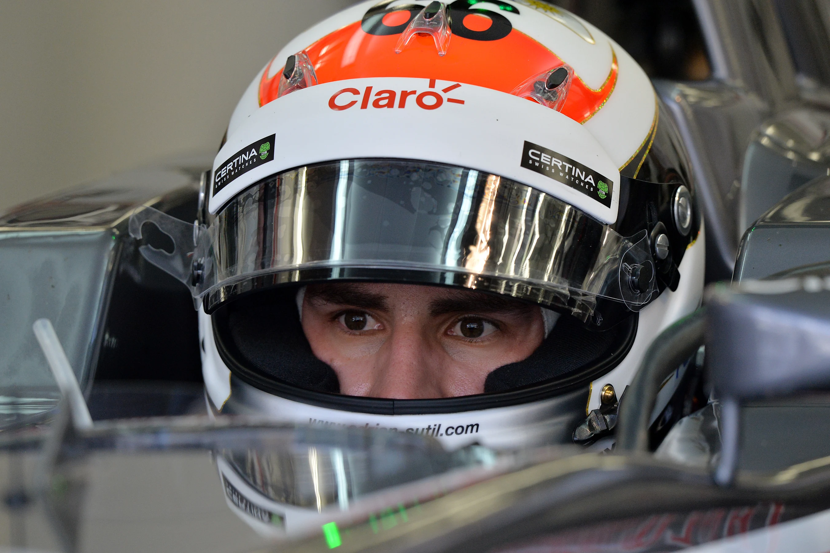 Adrian Sutil (GER) Sauber C33. Formula One Testing, Day One, Bahrain International Circuit, Sakhir,