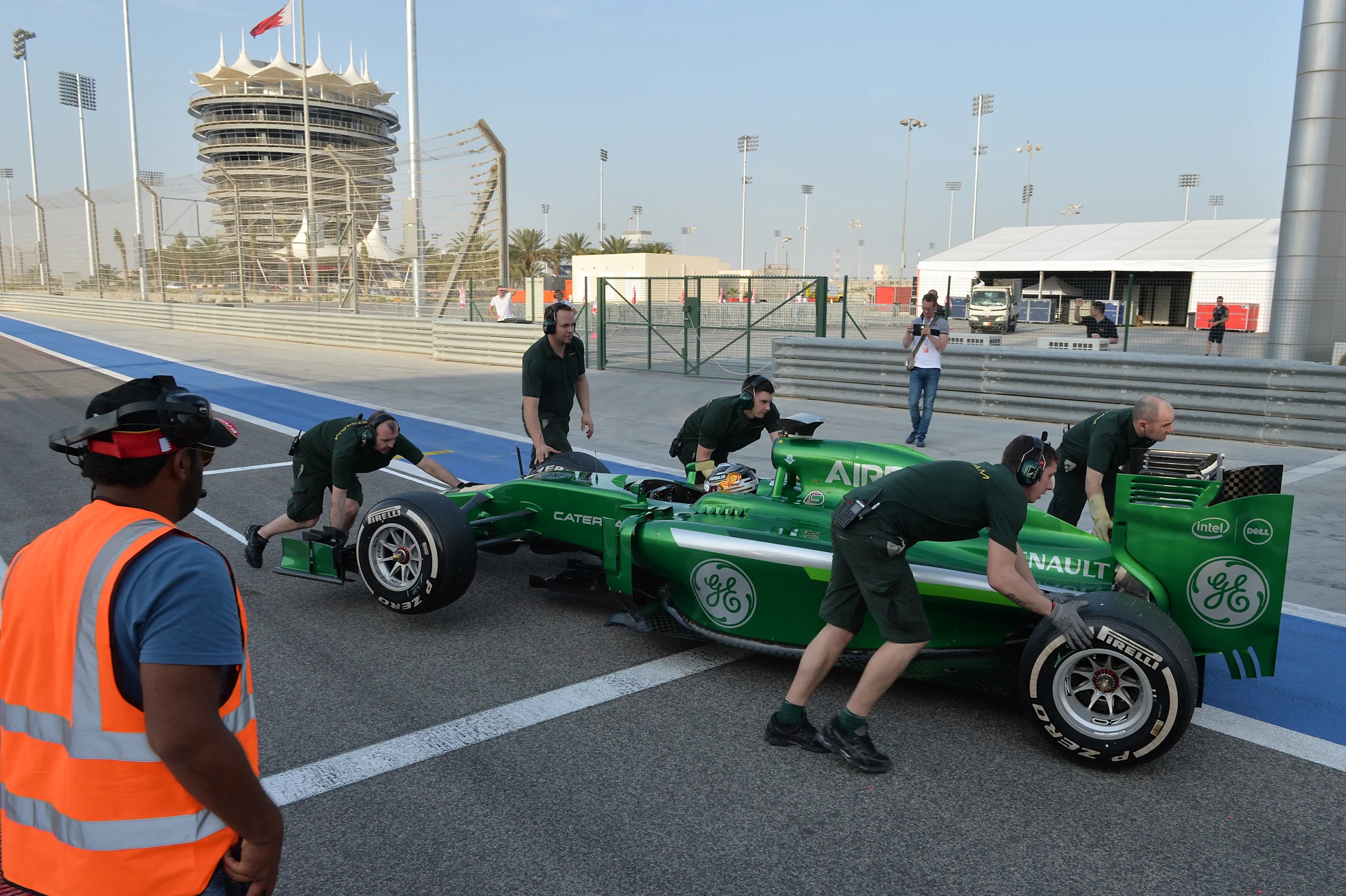 Kamui Kobayashi (JPN) Caterham CT05 stops at the end of pit lane. Formula One Testing, Day One,