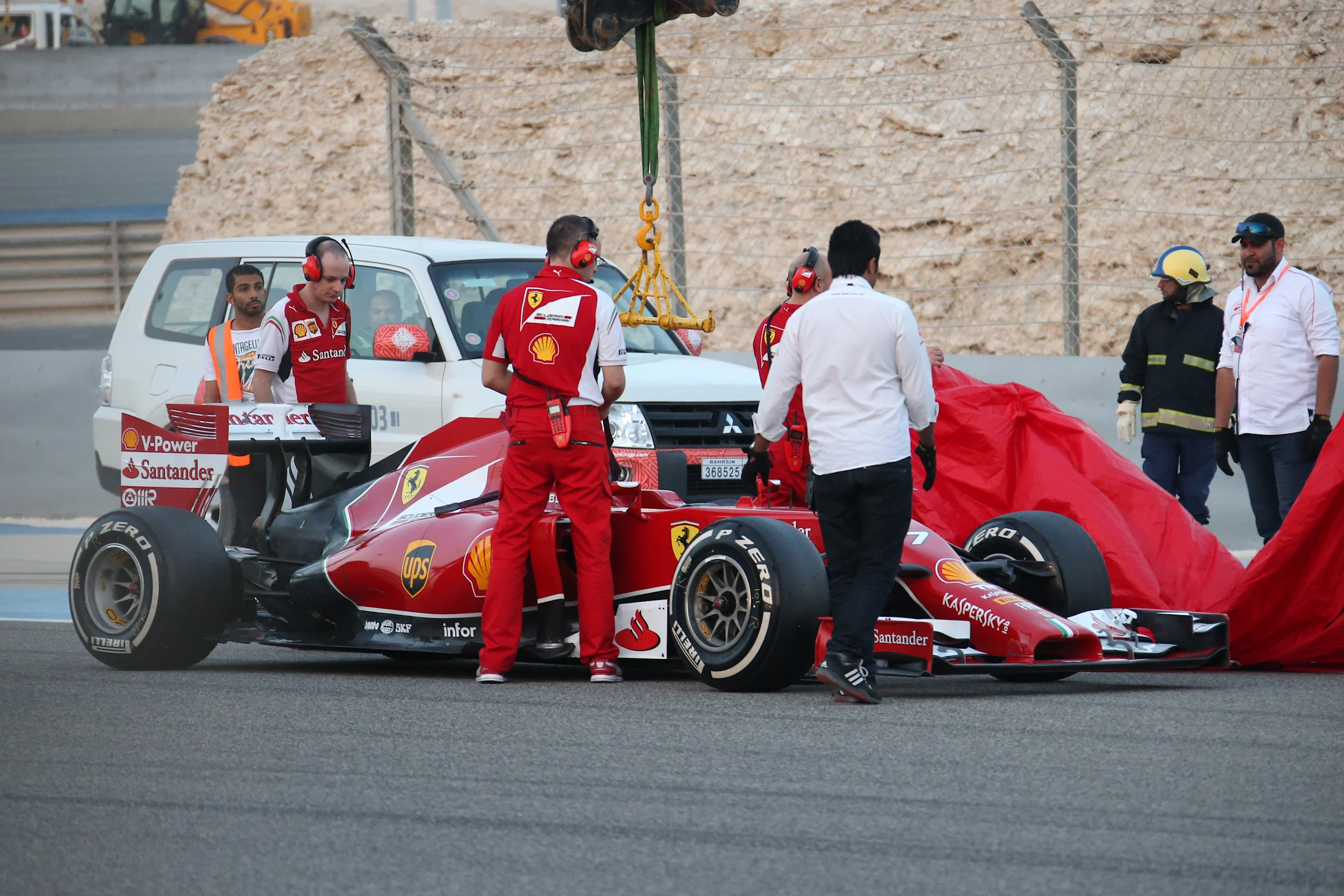 Kimi Raikkonen (FIN) Ferrari F14 T stops on track. Formula One Testing, Day One, Bahrain
