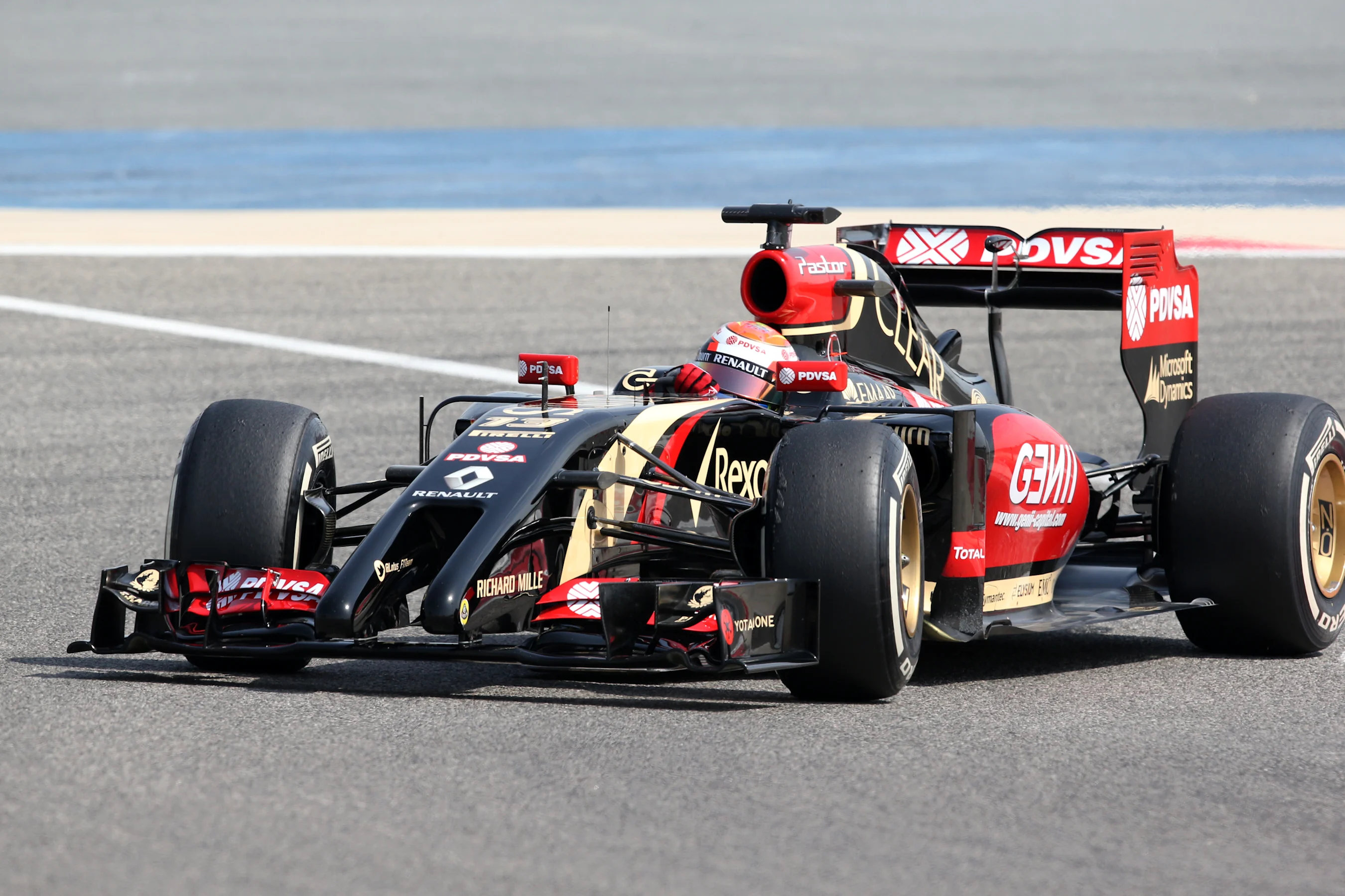 Pastor Maldonado (VEN) Lotus E22. Formula One Testing, Day One, Bahrain International Circuit,
