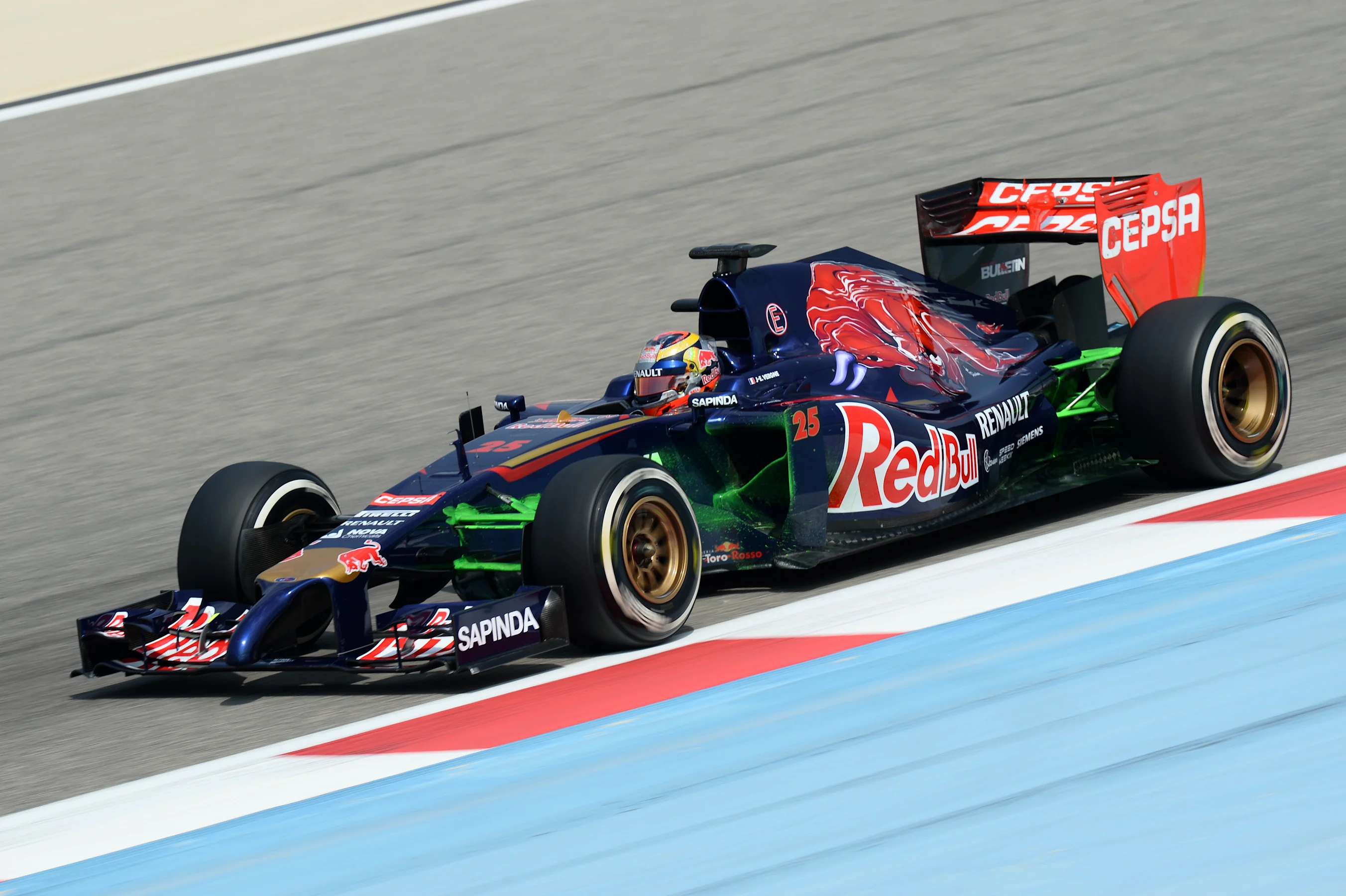 Jean-Eric Vergne (FRA) Scuderia Toro Rosso STR9.Formula One Testing, Day Two, Bahrain International