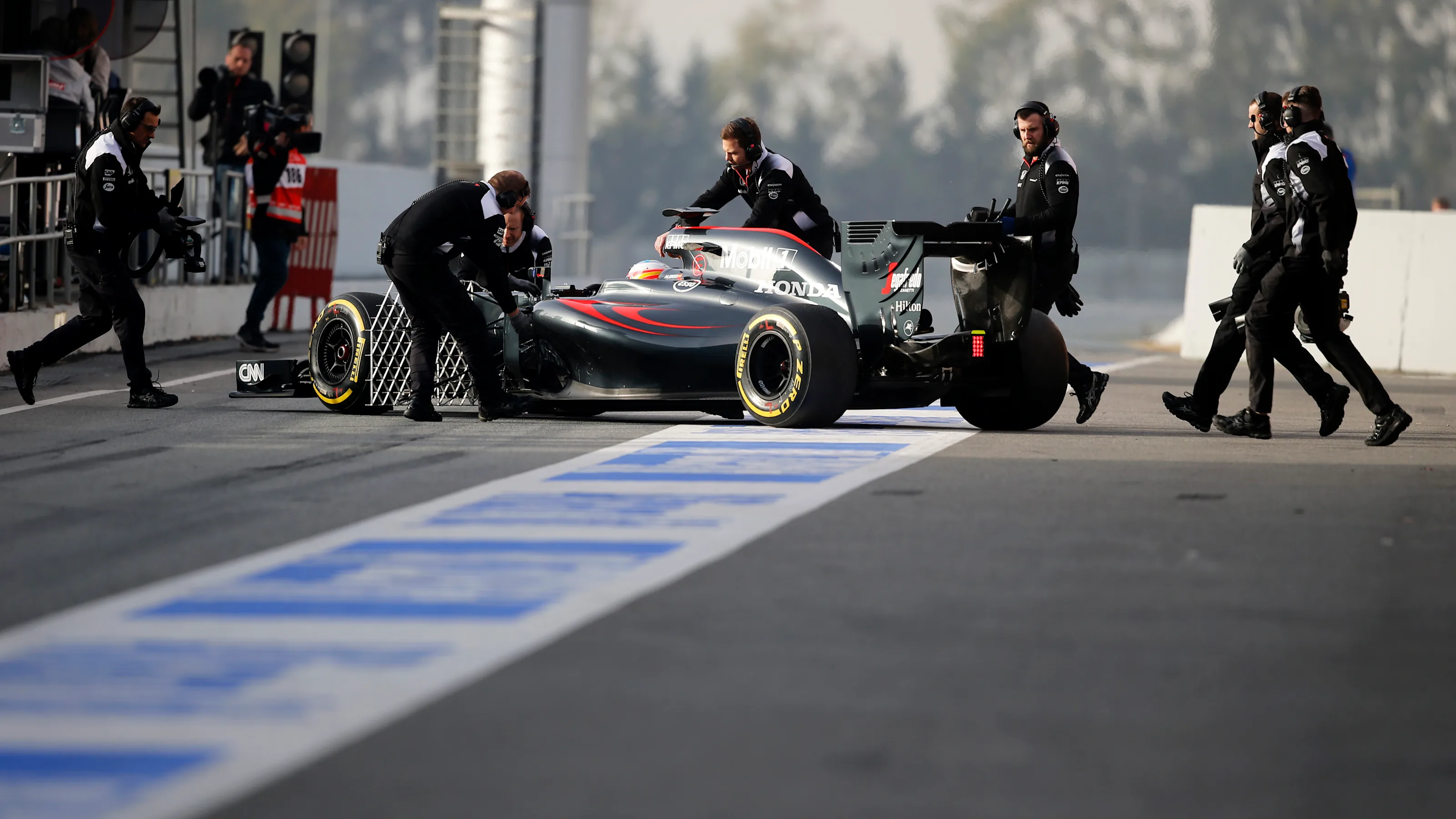 Fernando Alonso (ESP) McLaren MP4-31 at Formula One Testing, Day Two, Barcelona, Spain, Tuesday 23