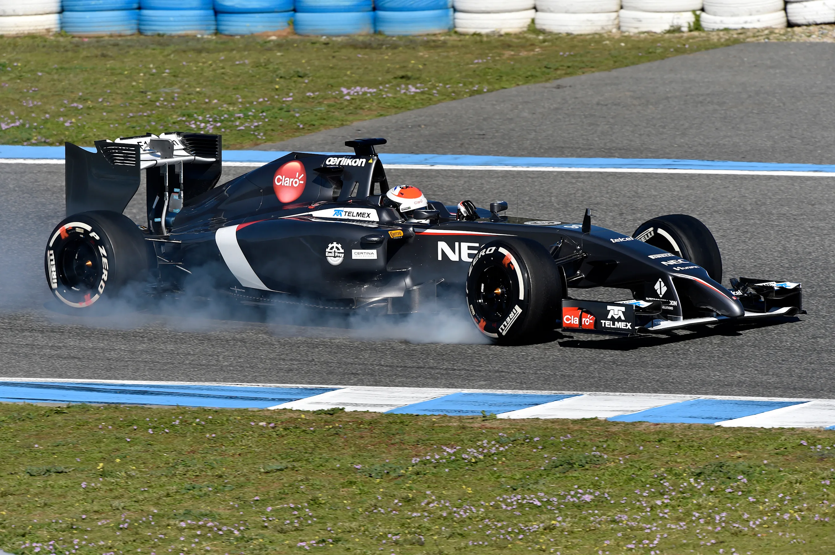 Adrian Sutil (GER) Sauber C33 locks up.Formula One Testing, Jerez, Spain, Day Three, Thursday 30