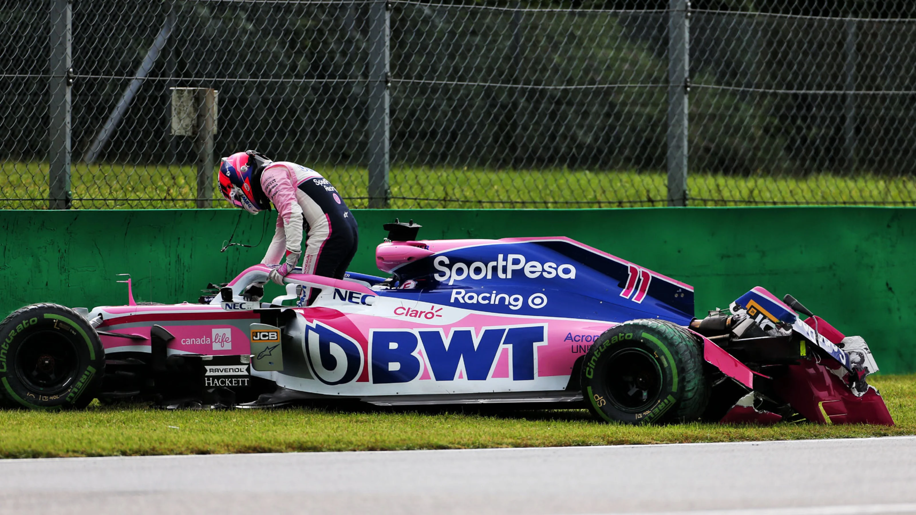 Sergio Perez (MEX) Racing Point F1 Team RP19 crashed in the first practice session.
06.09.2019.