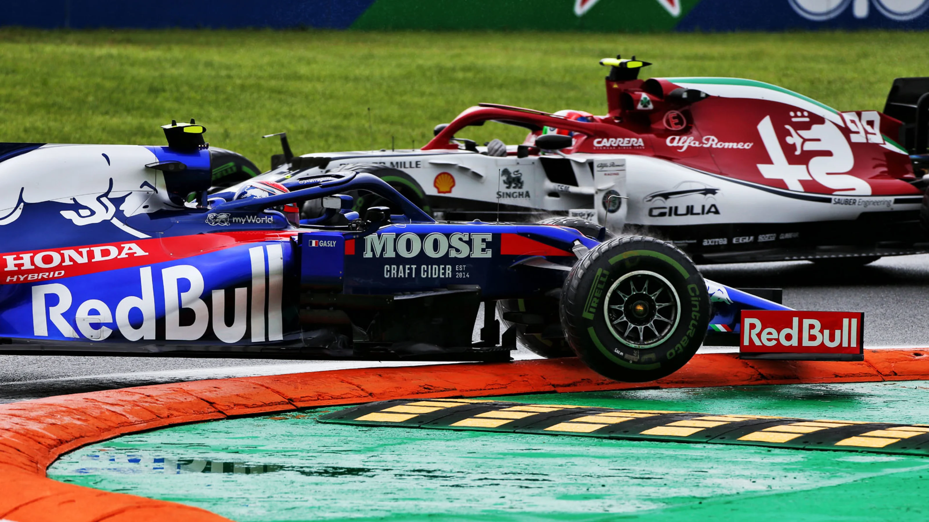 Pierre Gasly (FRA) Scuderia Toro Rosso STR14 spins in the first practice session.
06.09.2019.