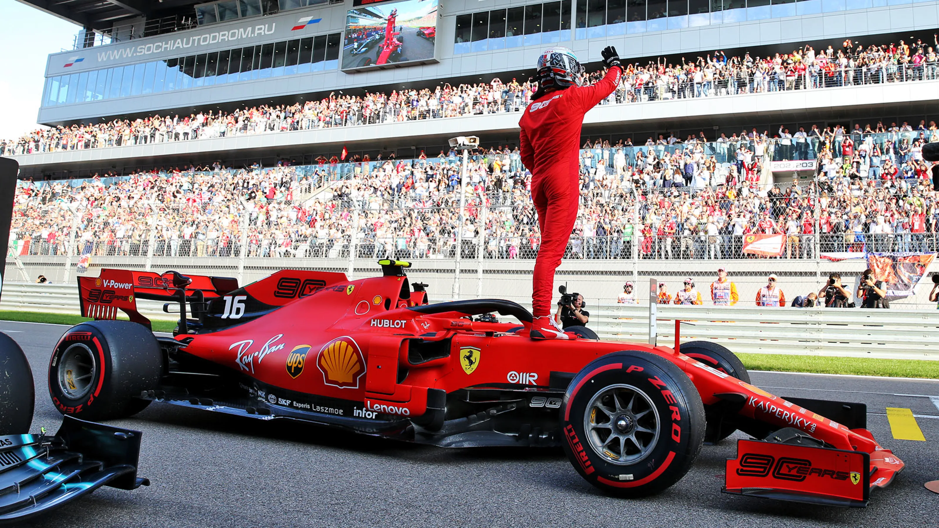Charles Leclerc (MON) Ferrari SF90 celebrates his pole position in qualifying parc