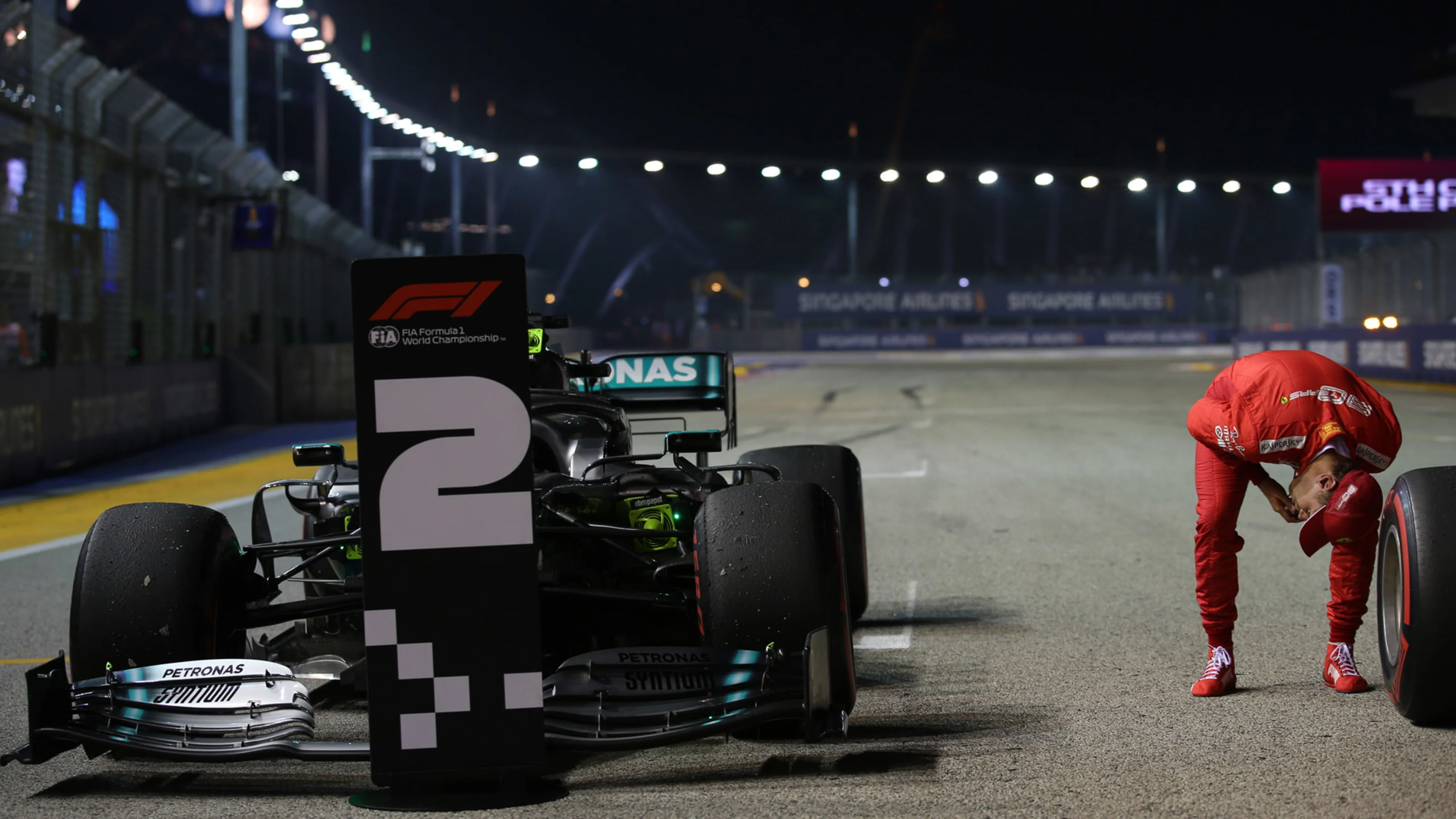 Sebastian Vettel (GER) Ferrari SF90 looking at Lewis Hamilton (GBR) Mercedes.
21.09.2019. Formula 1