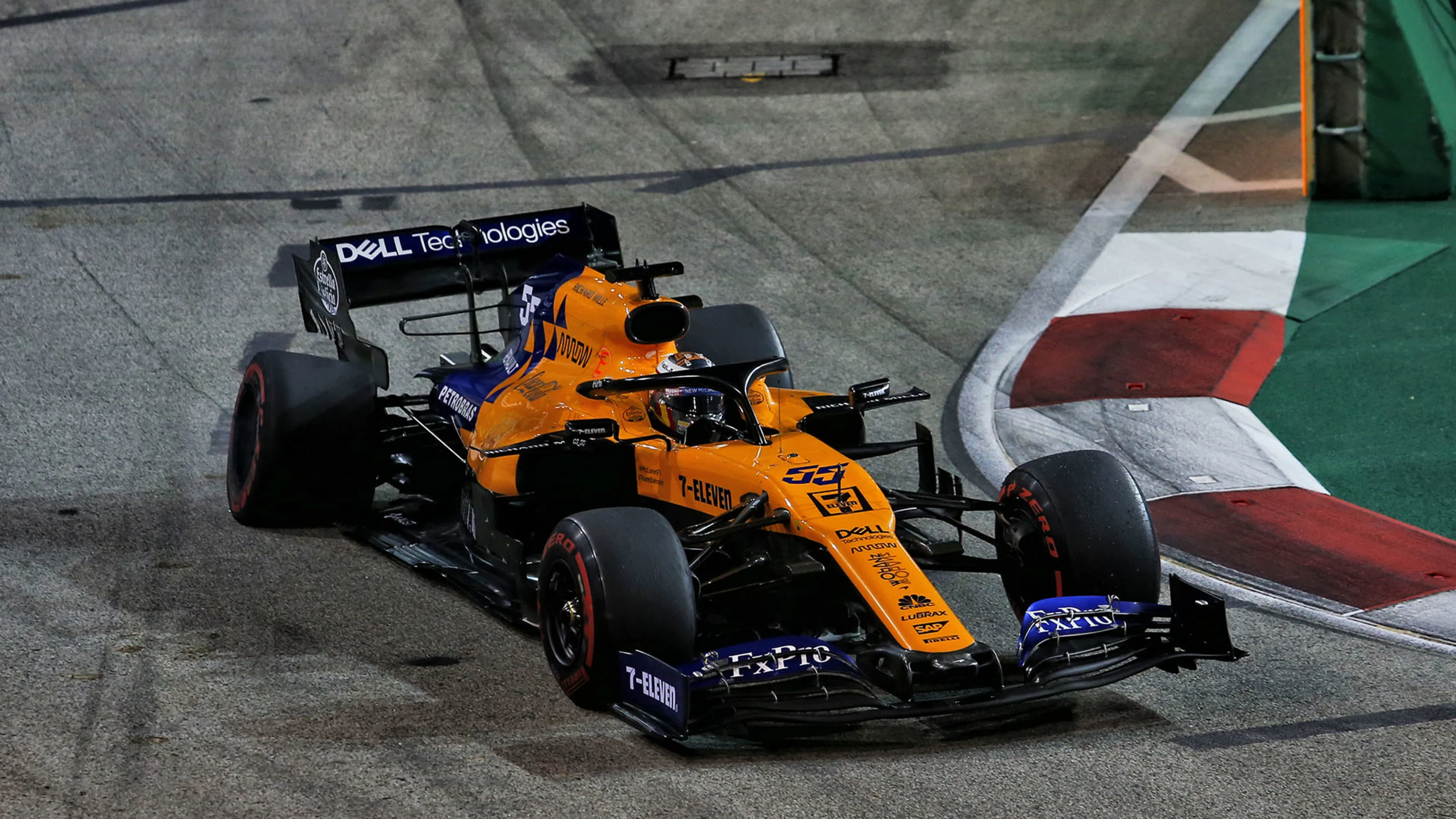 Carlos Sainz Jr (ESP) McLaren MCL34 with damaged rear wheel.
22.09.2019. Formula 1 World