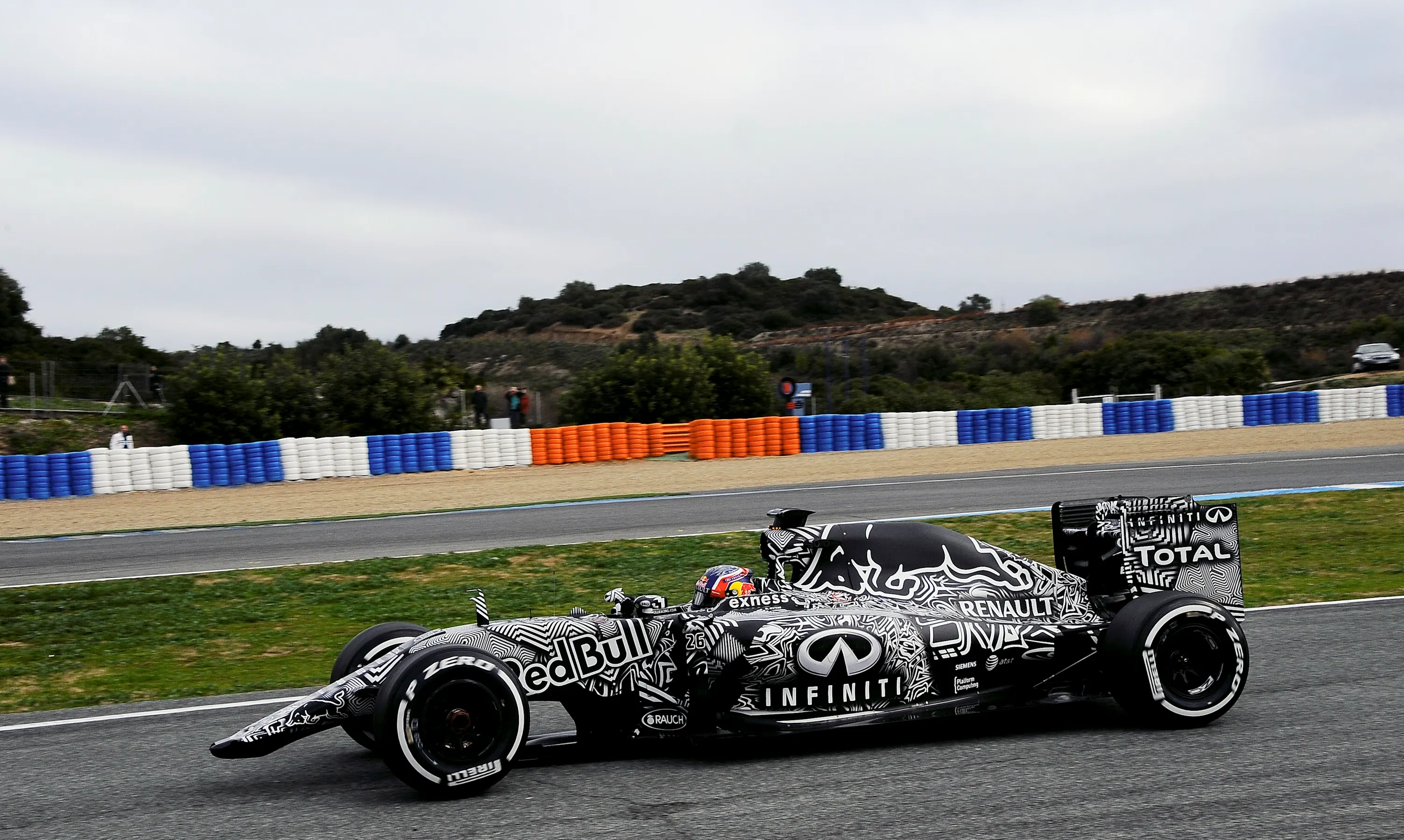 Daniil Kvyat (RUS) Red Bull RB11 Renault  circuito de Jerez, segundo día de pruebas el lunes 2 de