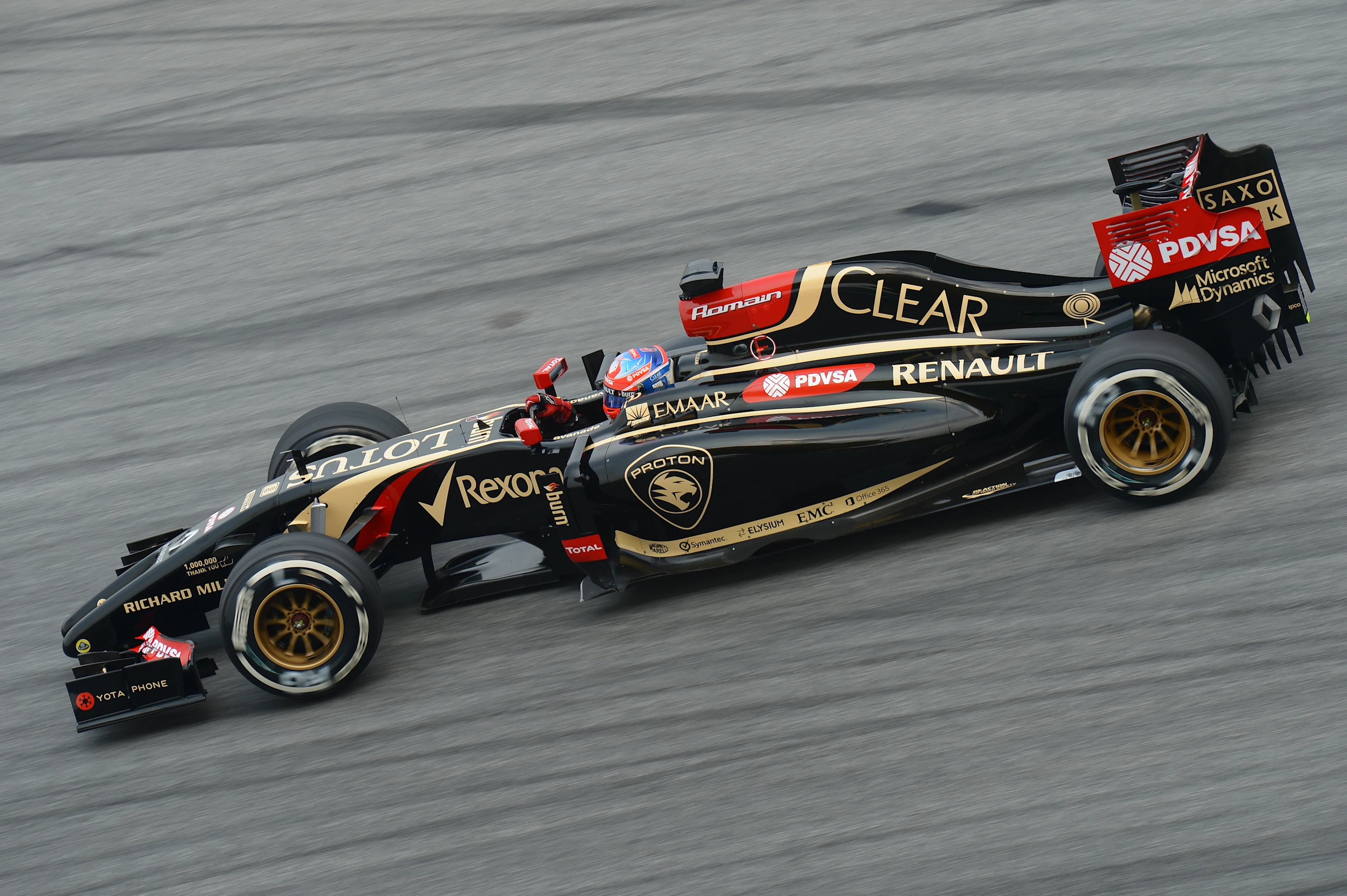 Romain Grosjean (FRA) Lotus E22. Formula One World Championship, Rd2, Malaysian Grand Prix,