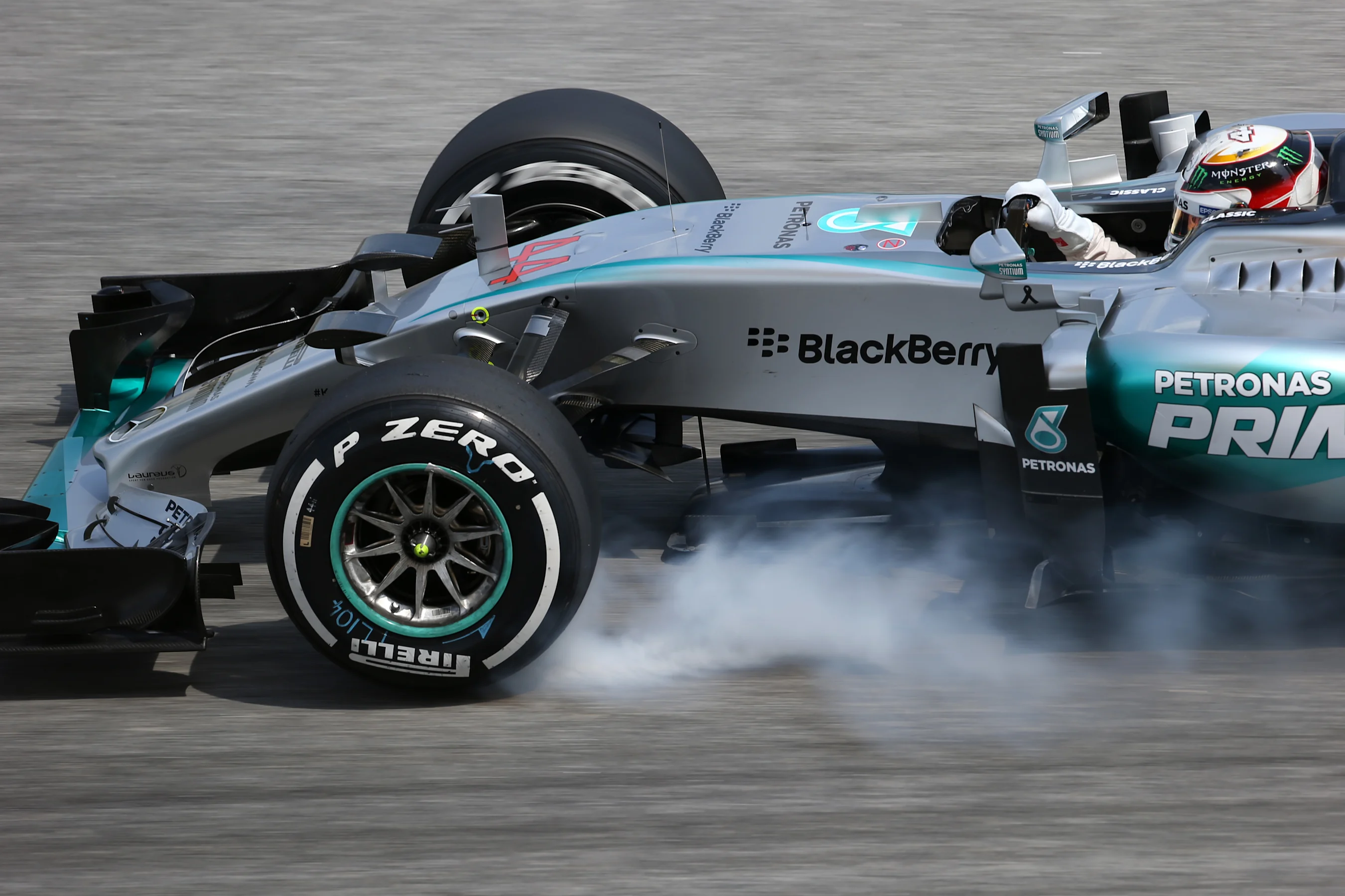 Lewis Hamilton (GBR) Mercedes AMG F1 W06 locks up at Formula One World Championship, Rd2, Malaysian