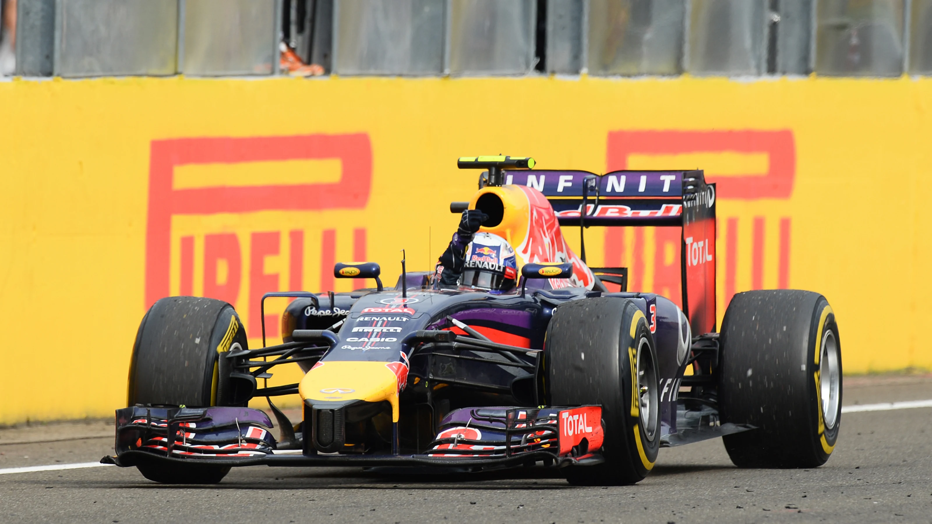 Race winner Daniel Ricciardo (AUS) Red Bull Racing RB10 crosses the line. Formula One World