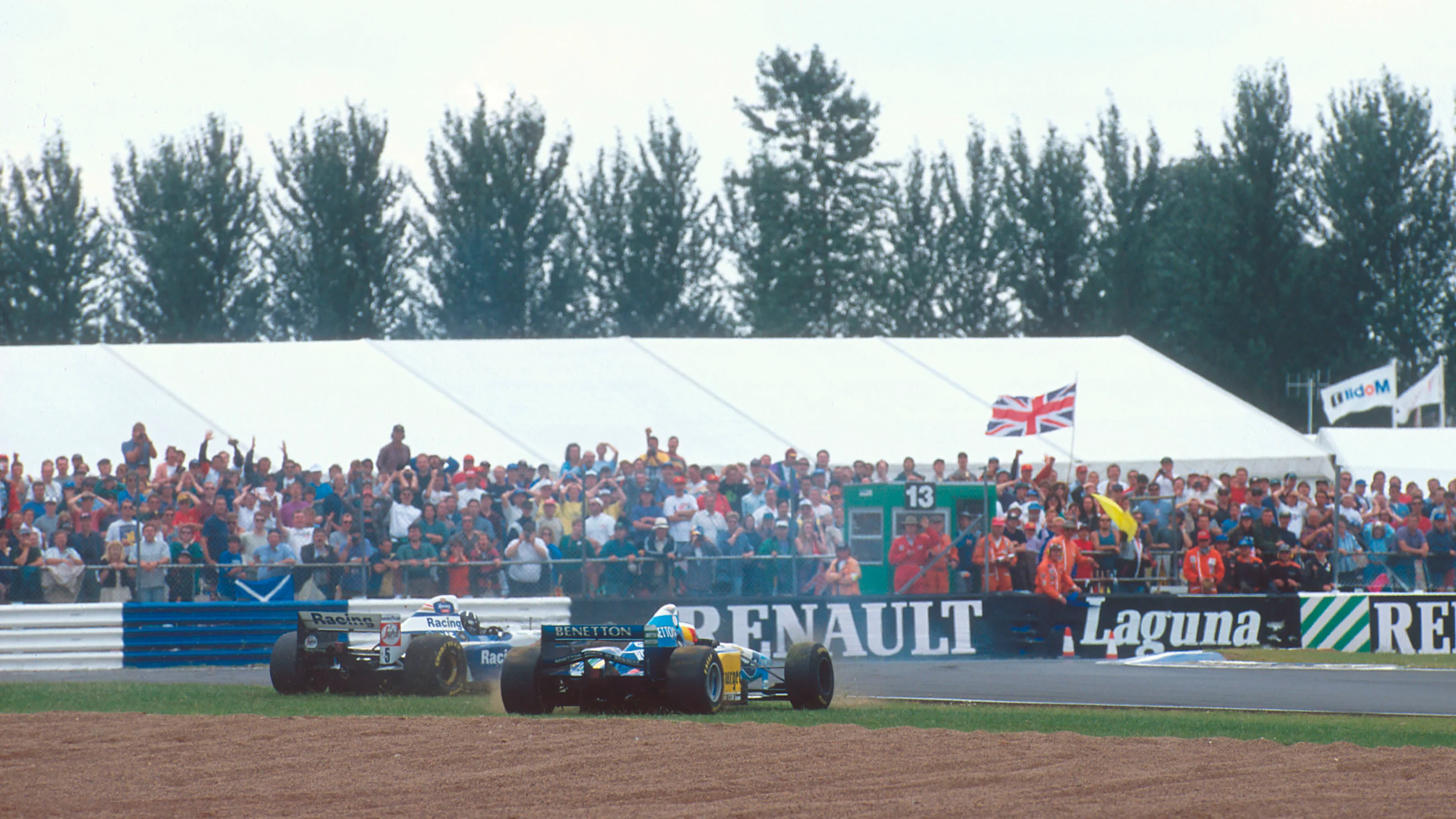Silverstone, England. 14-16 July 1995. Damon Hill (Williams FW17 Renault) and Michael  Schumacher
