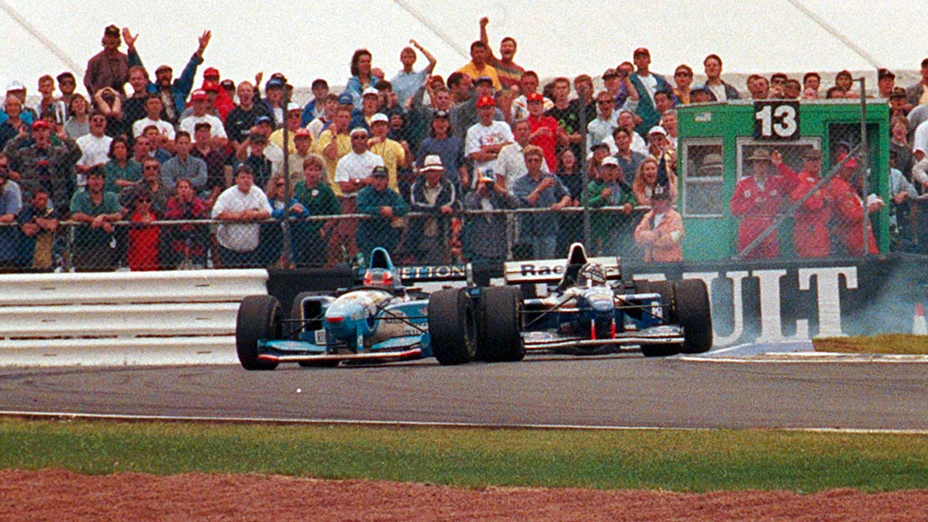 MIchael Schumacher collides with Damon Hill. British Grand Prix, Silverstone, 16th July 1995