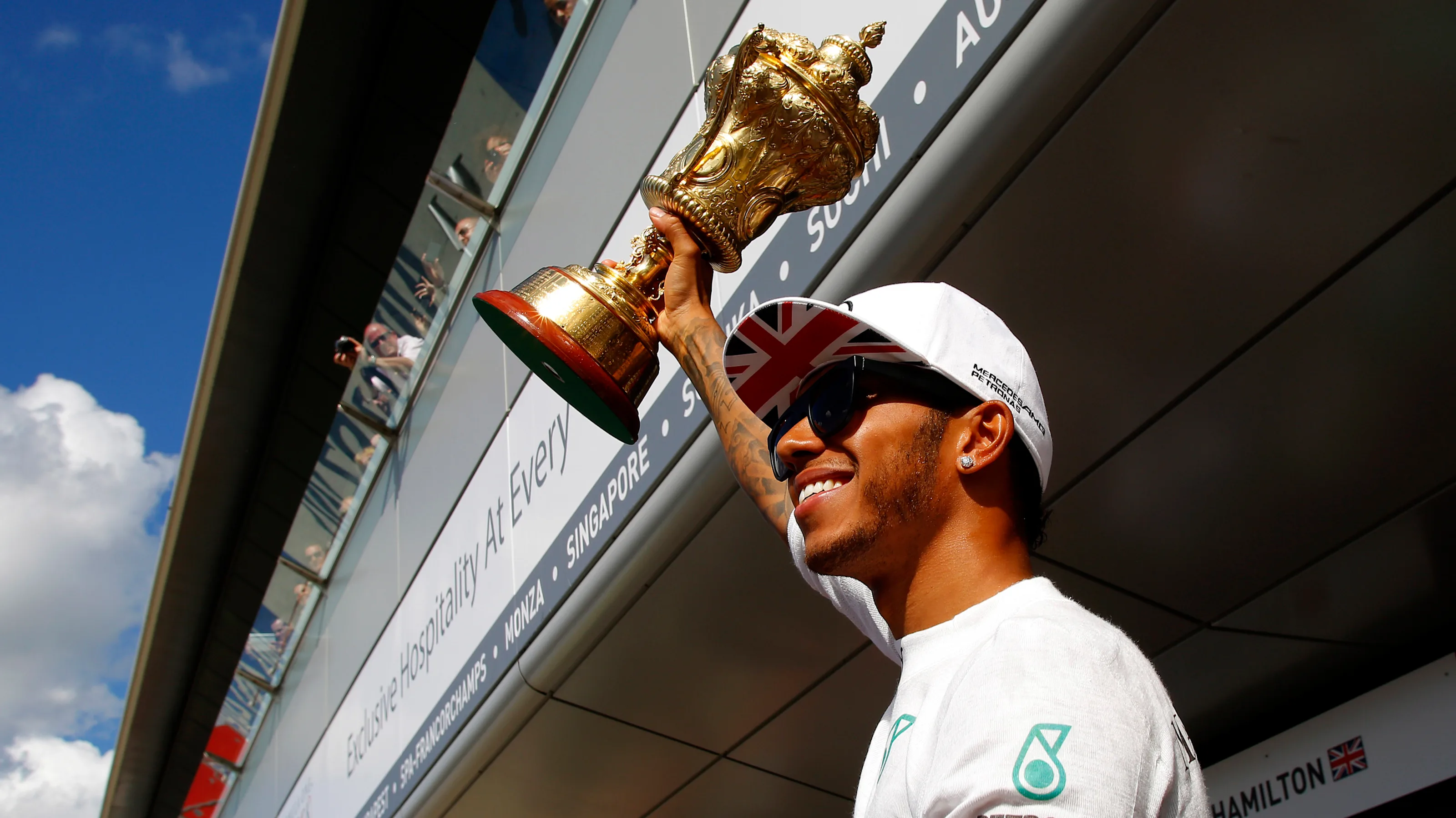 Race winner Lewis Hamilton (GBR) Mercedes AMG F1 celebrates with the trophy. Formula One World