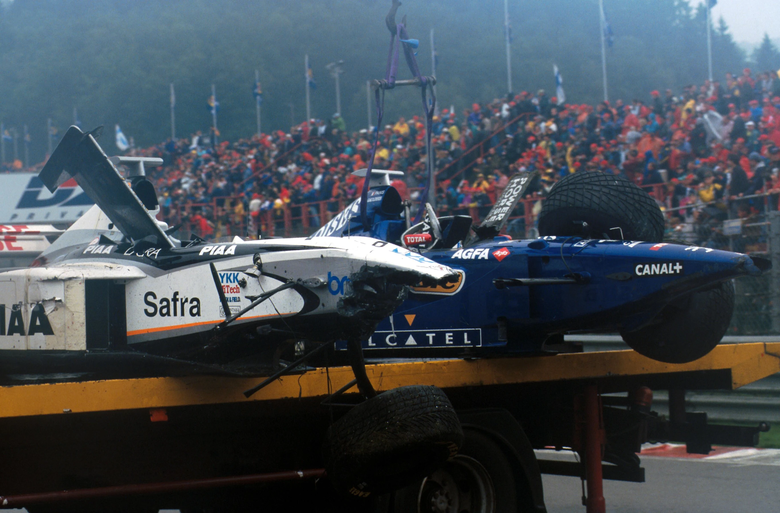 The wrecks are towed away after the first corner accident Formula One World Championship, Rd 13,