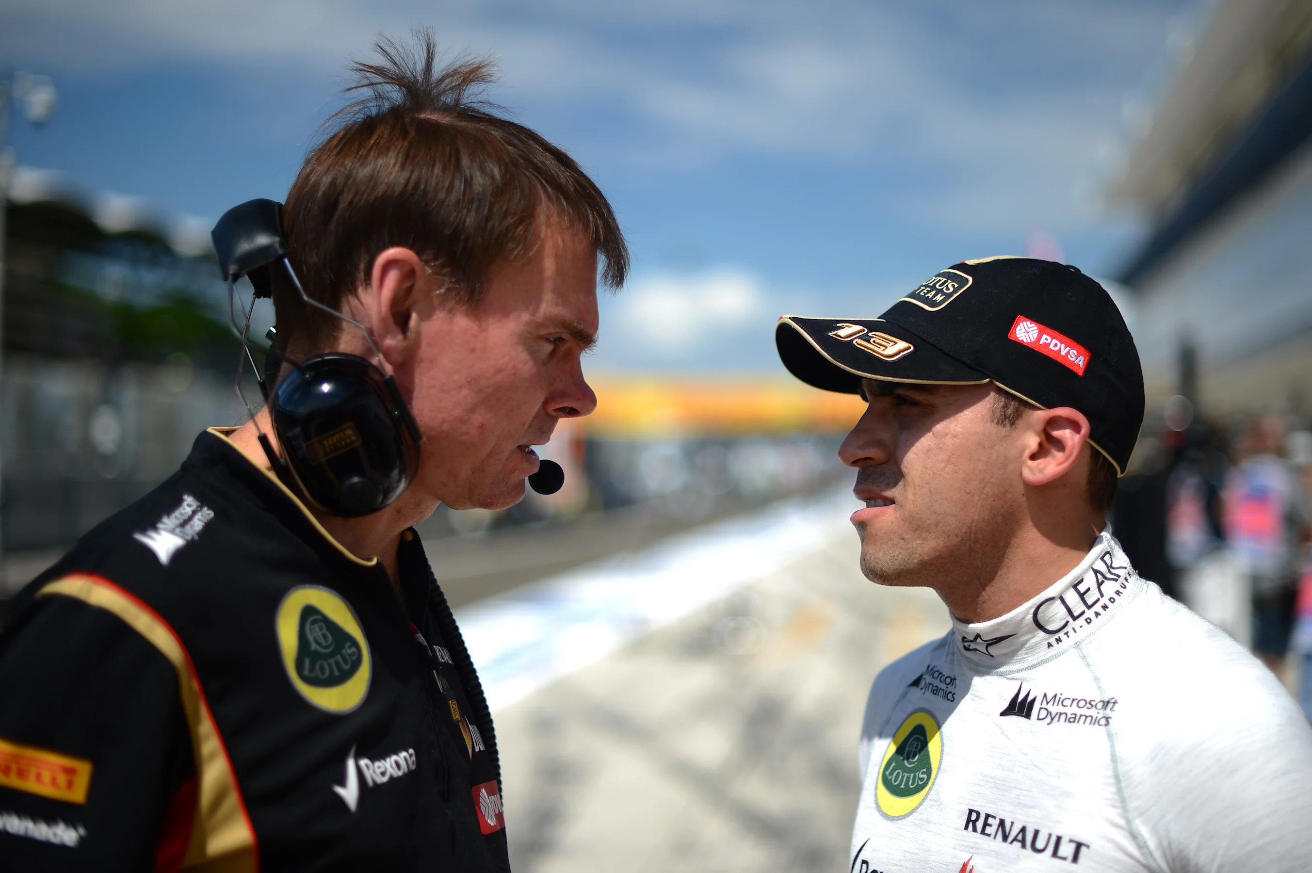 Alan Permane (GBR) Lotus F1 Race Engineer and Pastor Maldonado (VEN) Lotus. Formula One World