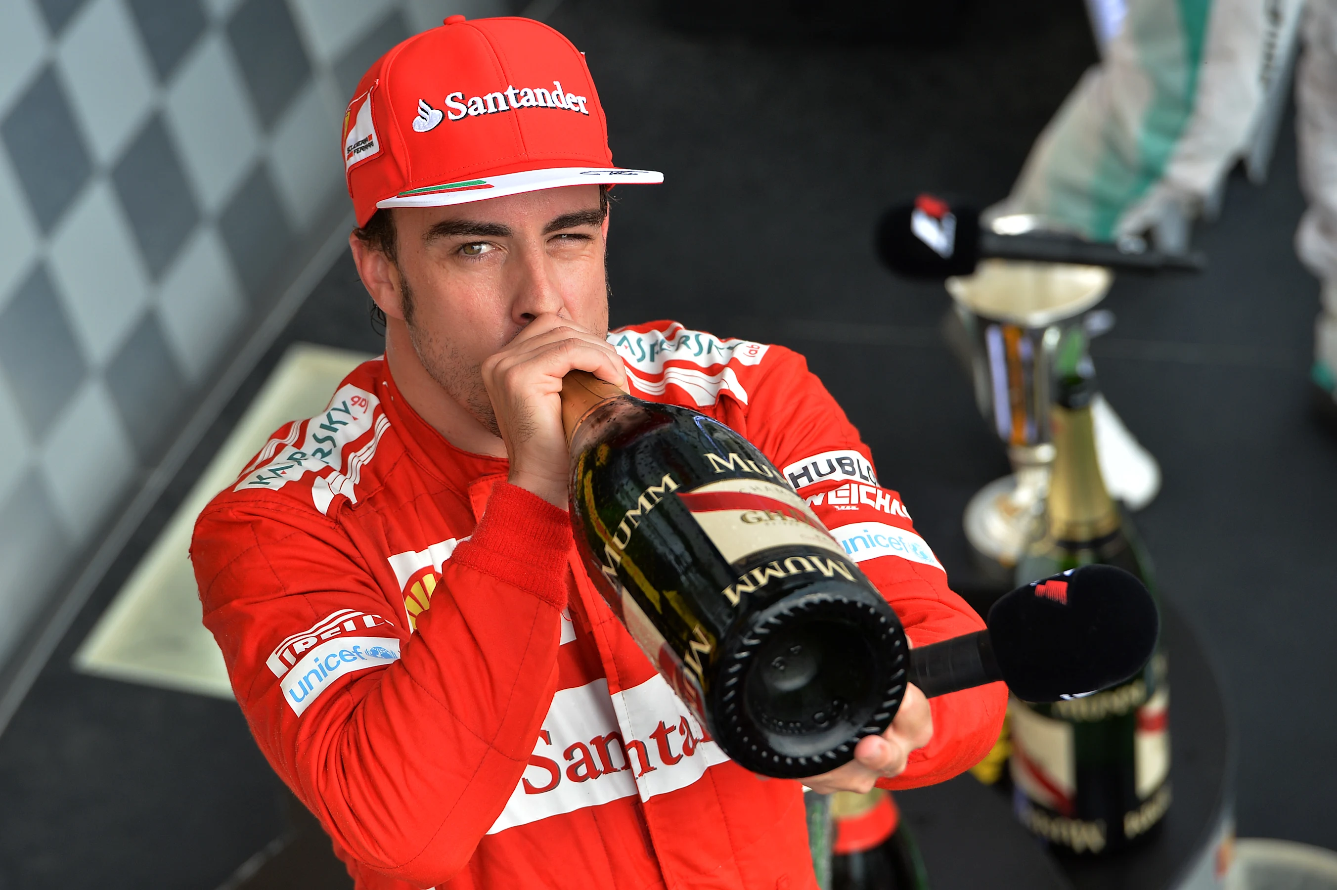 Second placed finisher Fernando Alonso (ESP) Ferrari drinks champagne On the podium. Formula One