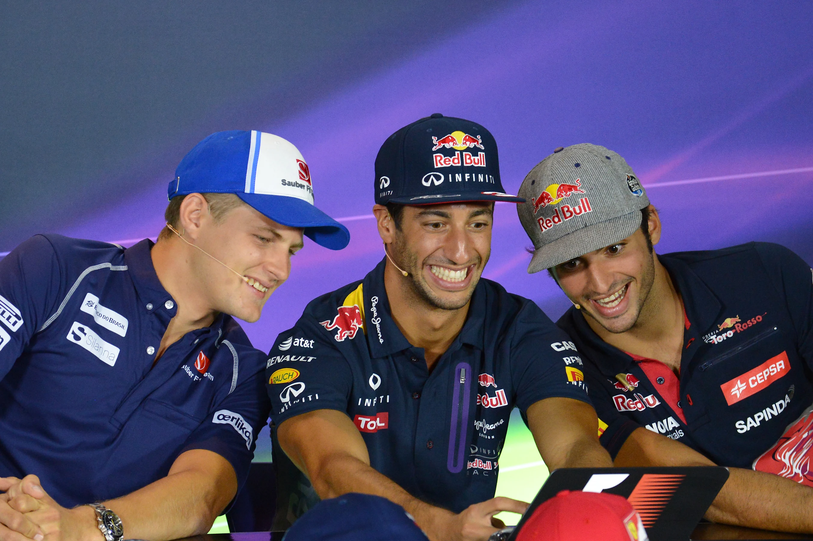 Marcus Ericsson (SWE) Sauber, Daniel Ricciardo (AUS) Red Bull Racing and Carlos Sainz jr (ESP)