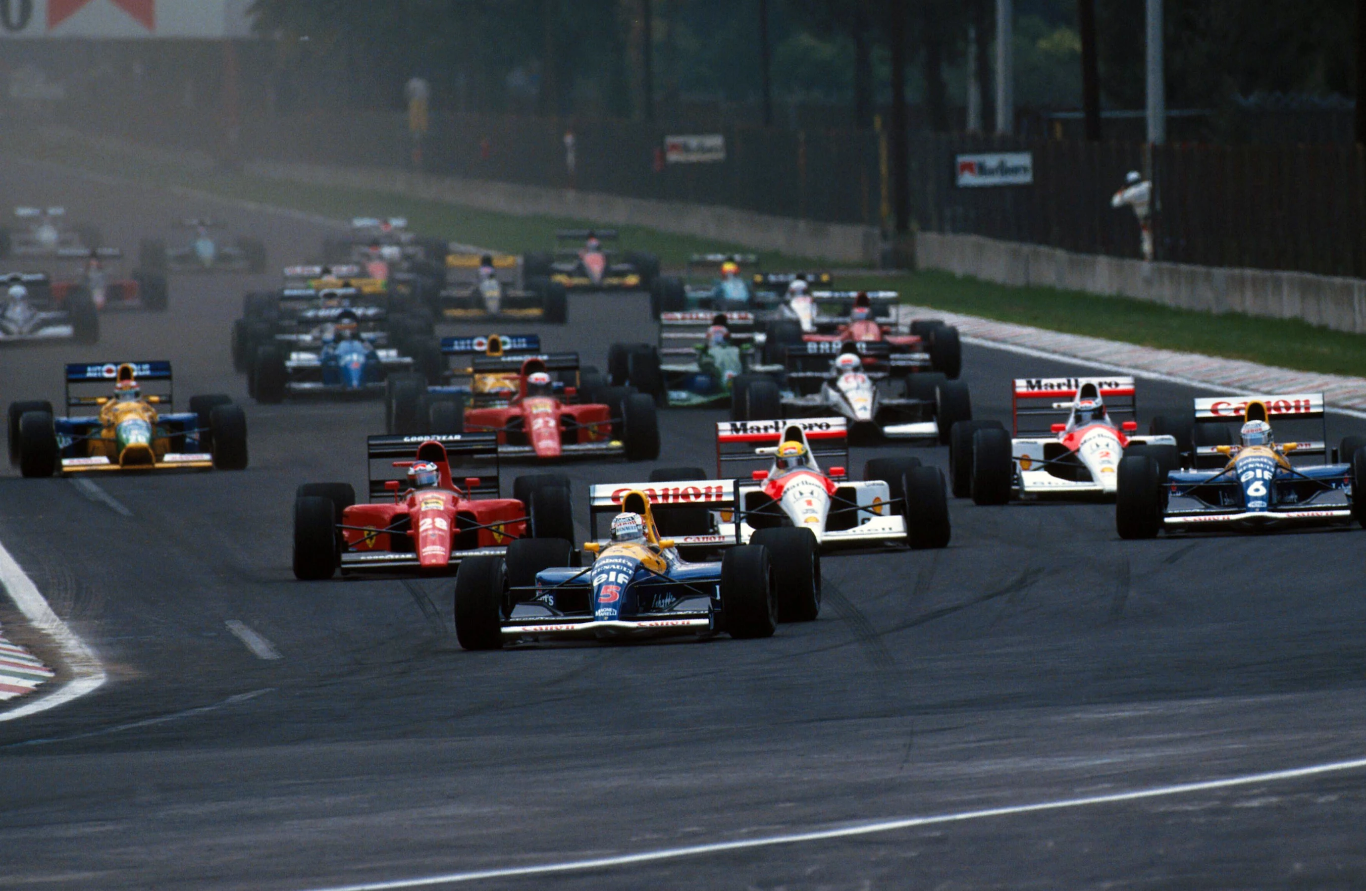 Nigel Mansell (GBR) Williams FW14 leads the field at the start of the race. Mexican Grand Prix,