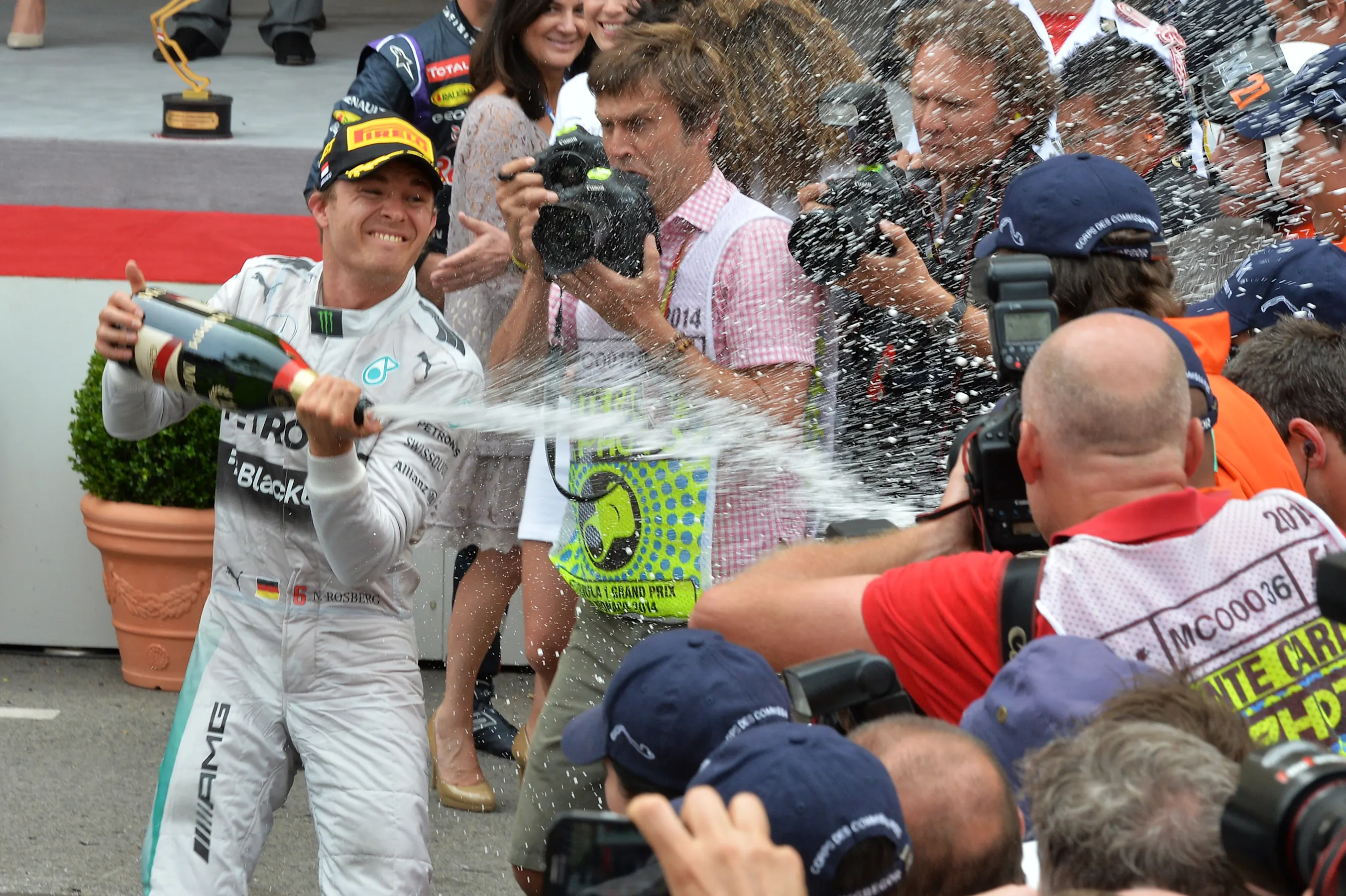 Race winner Nico Rosberg (GER) Mercedes AMG F1 celebrates with the champagne at the