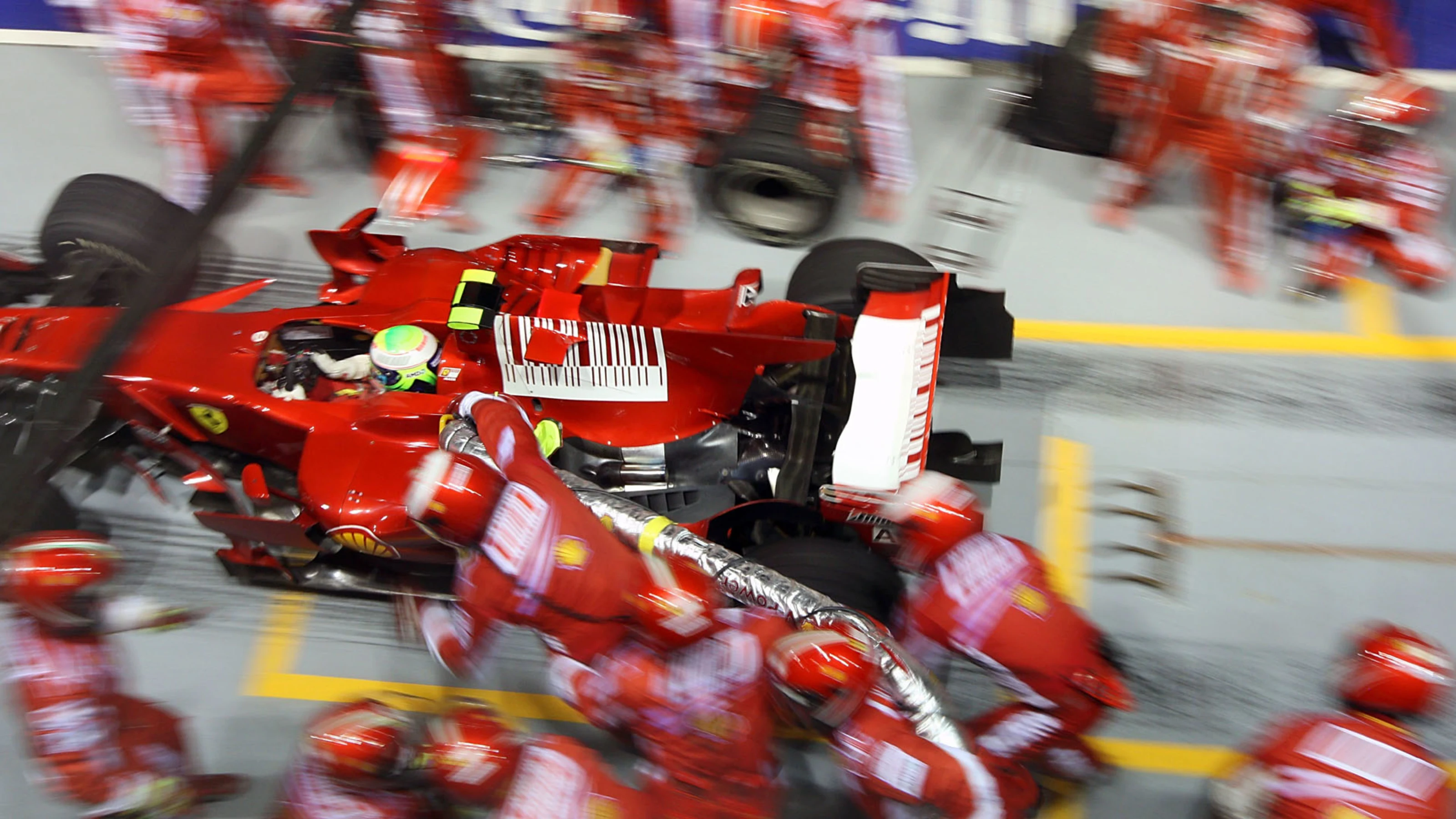 Pitstop for Felipe Massa (BRA) Ferrari F2008 he is released too early. Formula One World