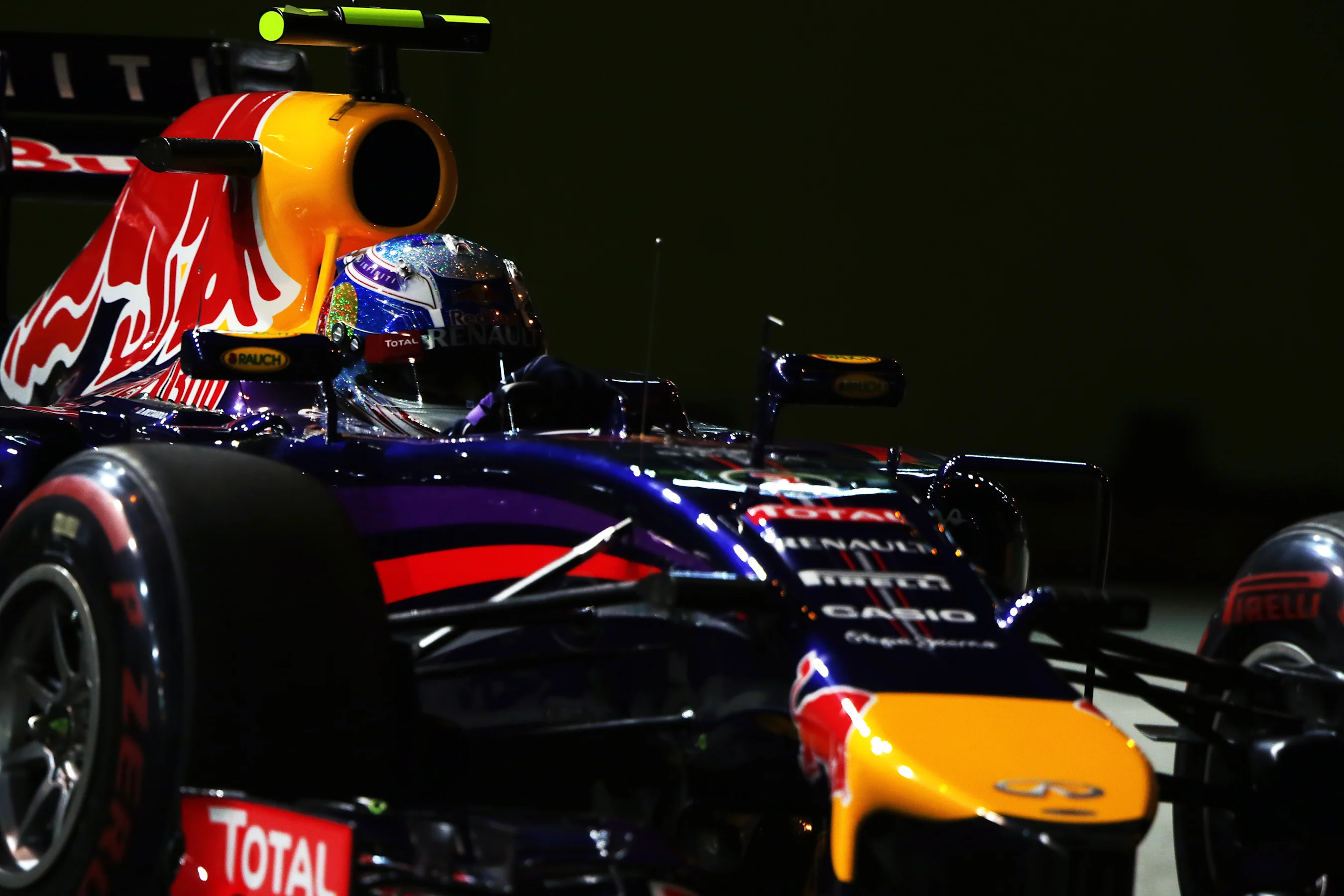 Daniel Ricciardo (AUS) Red Bull Racing RB10. Formula One World Championship, Rd14, Singapore Grand