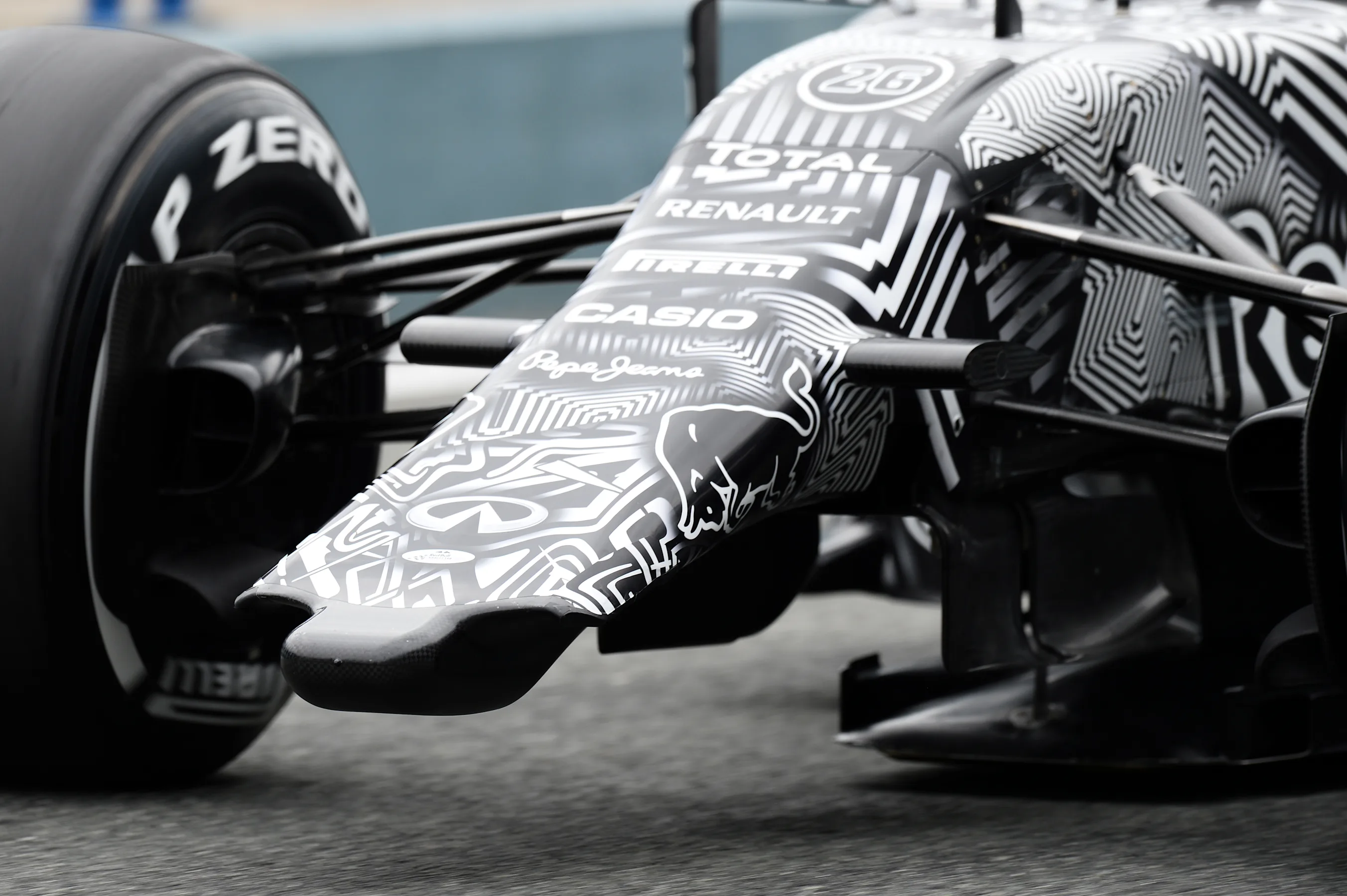 Daniil Kvyat (RUS) Red Bull Racing RB11 with broken front wing at Formula One Testing, Day Two,