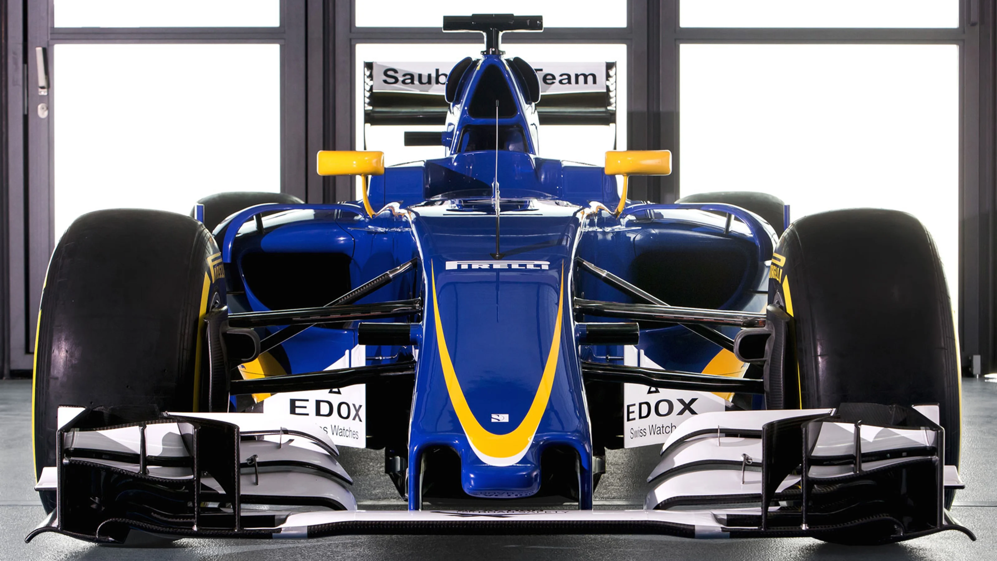 SauberC35-Ferrari_FrontLow_.jpg