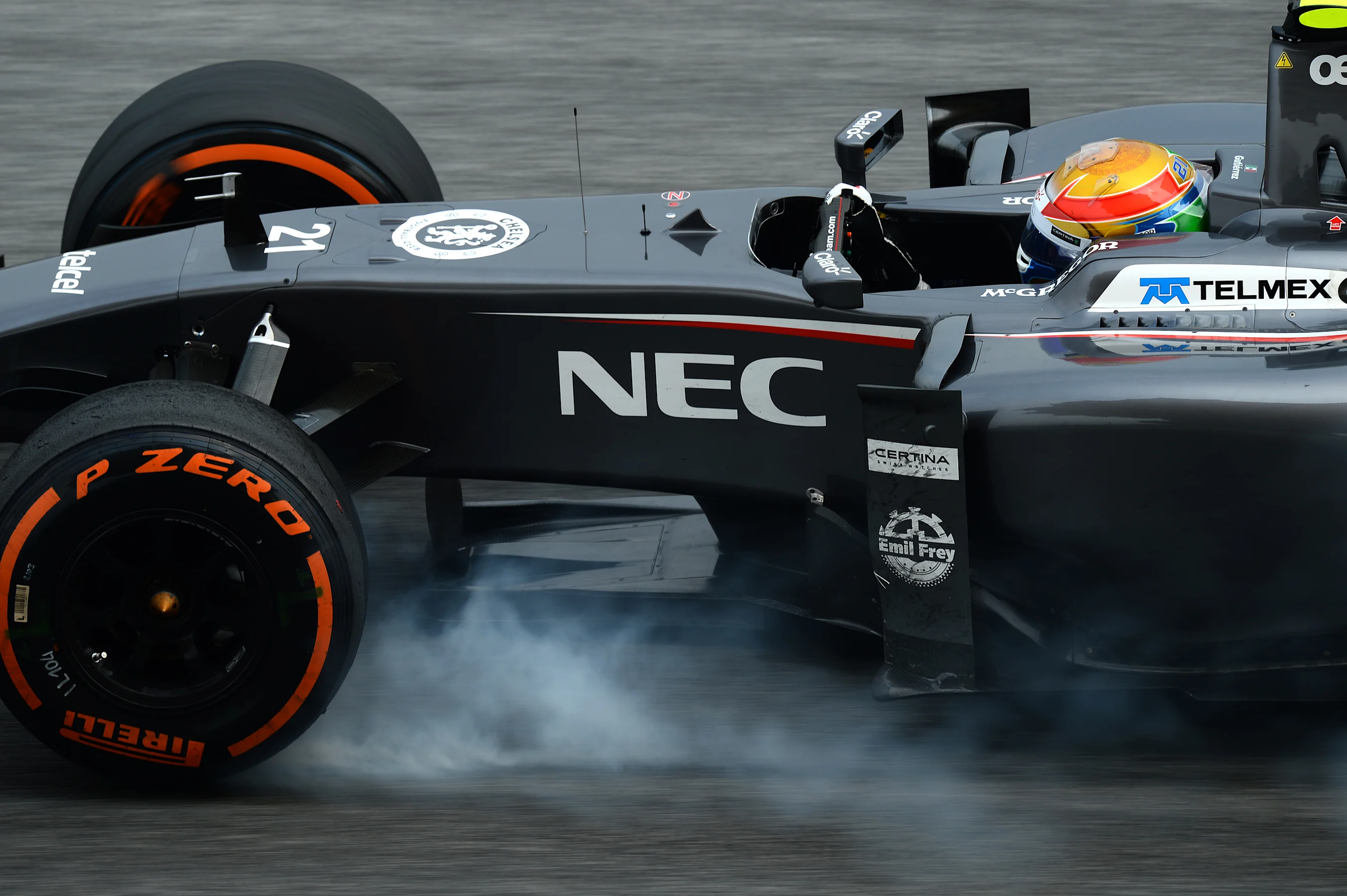 Esteban Gutierrez (MEX) Sauber C33 locks up. Formula One World Championship, Rd2, Malaysian Grand