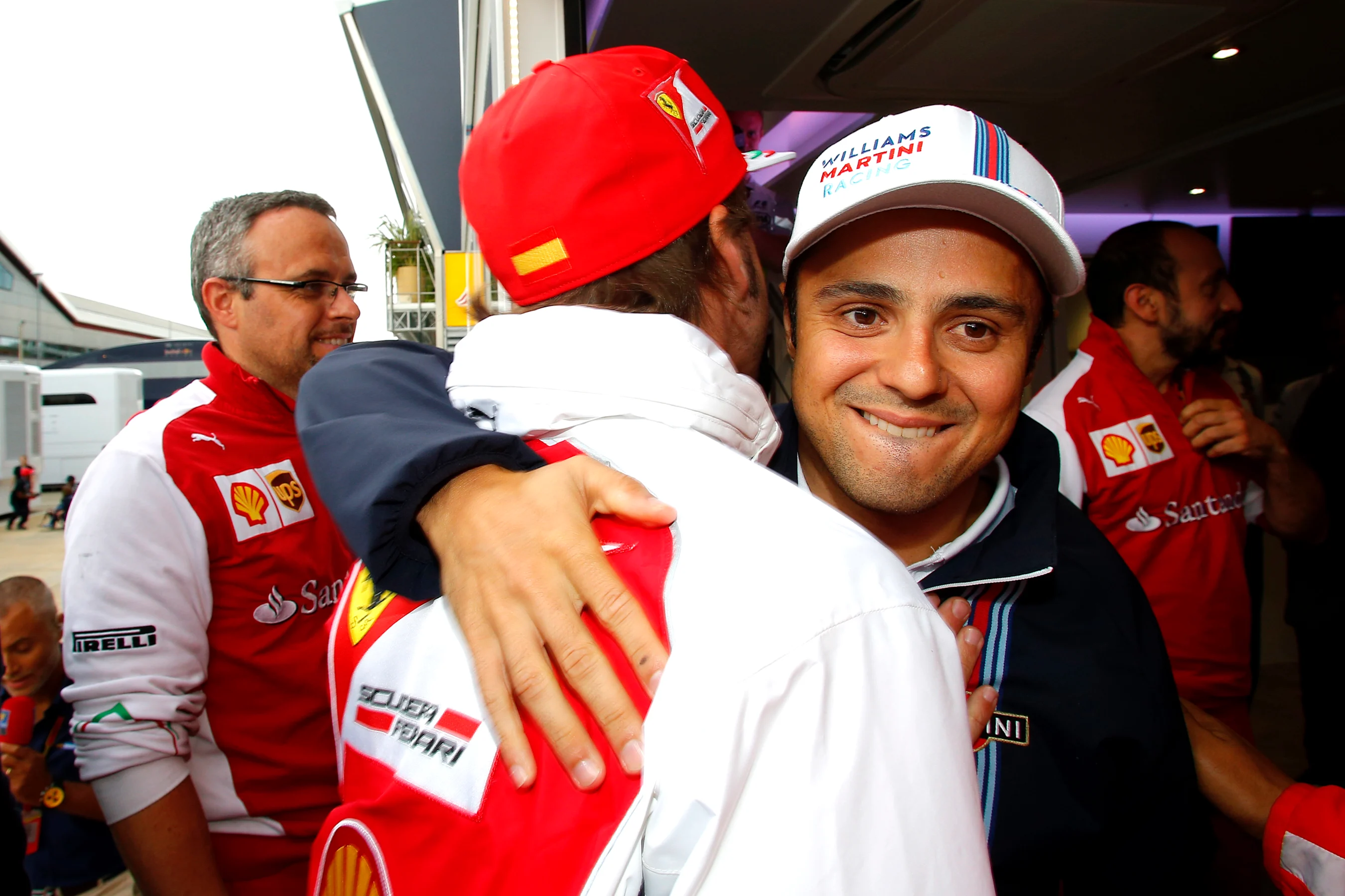 Felipe Massa (BRA) Williams celebrates 200 GP starts with Fernando Alonso (ESP) Ferrari. Formula