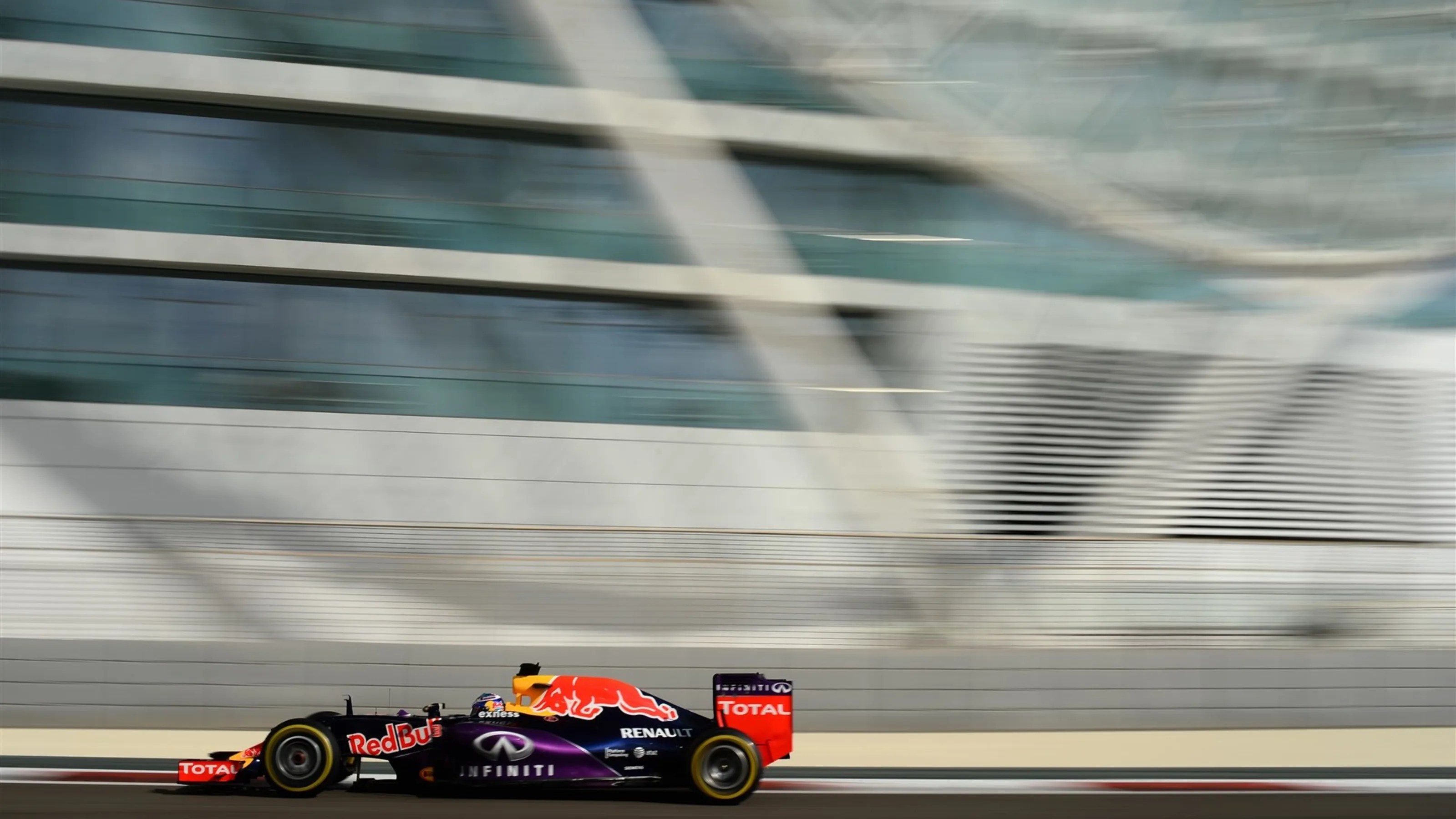 Daniel Ricciardo (AUS) Red Bull Racing RB11 at Formula One World Championship, Rd19, Abu Dhabi
