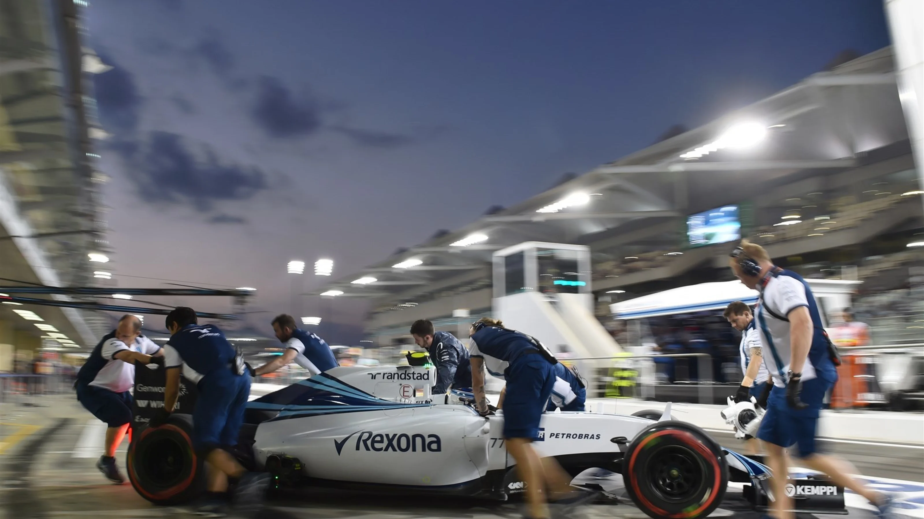 Valtteri Bottas (FIN) Williams FW37 at Formula One World Championship, Rd19, Abu Dhabi Grand Prix,