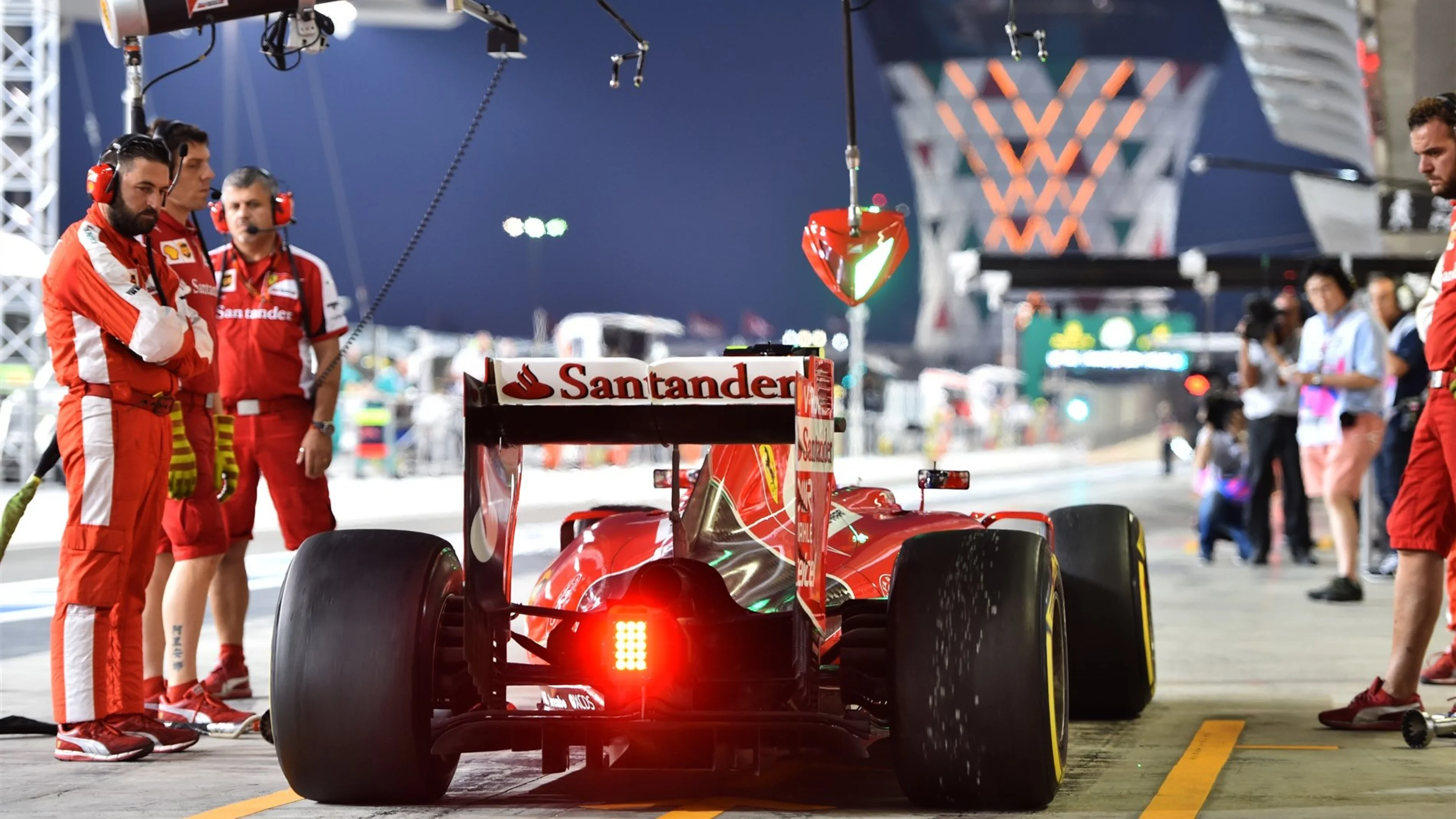 Kimi Raikkonen (FIN) Ferrari SF15-T at Formula One World Championship, Rd19, Abu Dhabi Grand Prix,