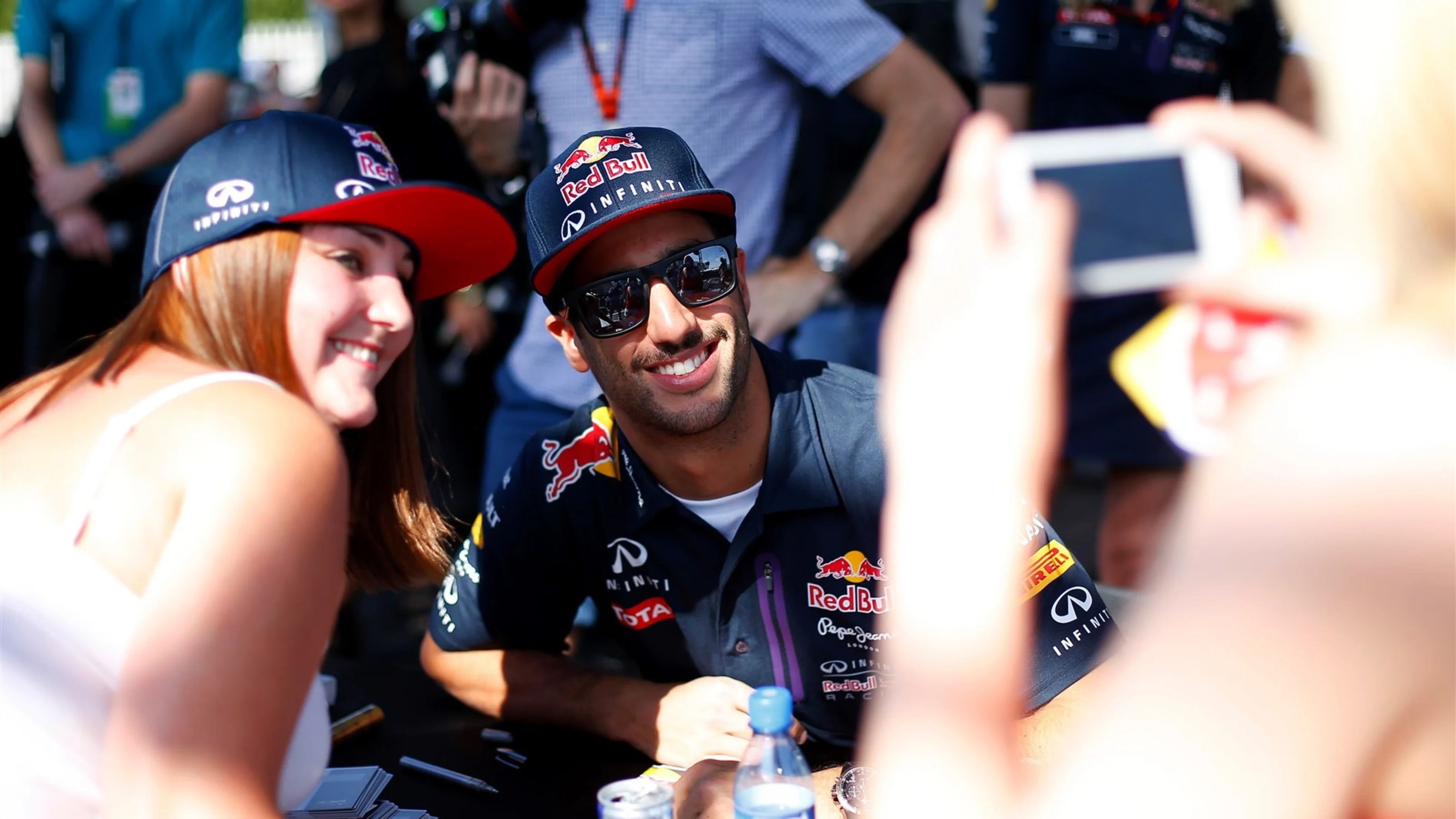 Daniel Ricciardo (AUS) Red Bull Racing poses for a selfie at Formula One World Championship, Rd19,